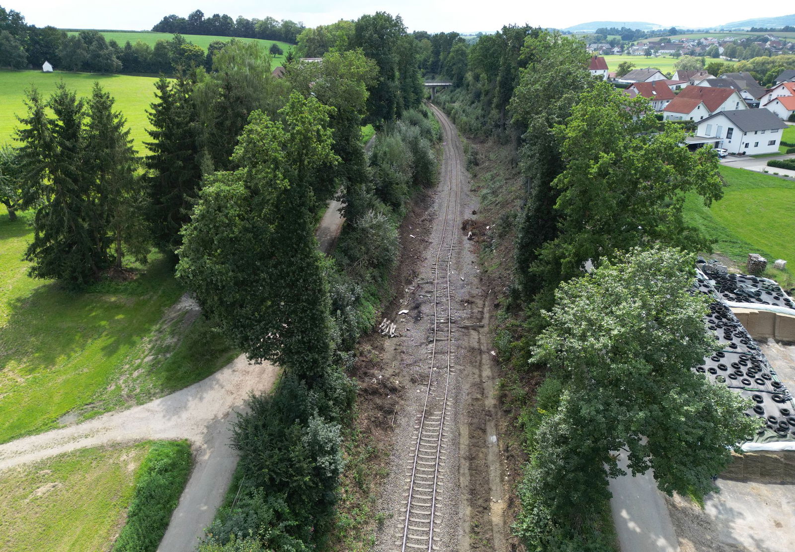 Die Bahnstrecke bleibt bis auf Weiteres gesperrt.