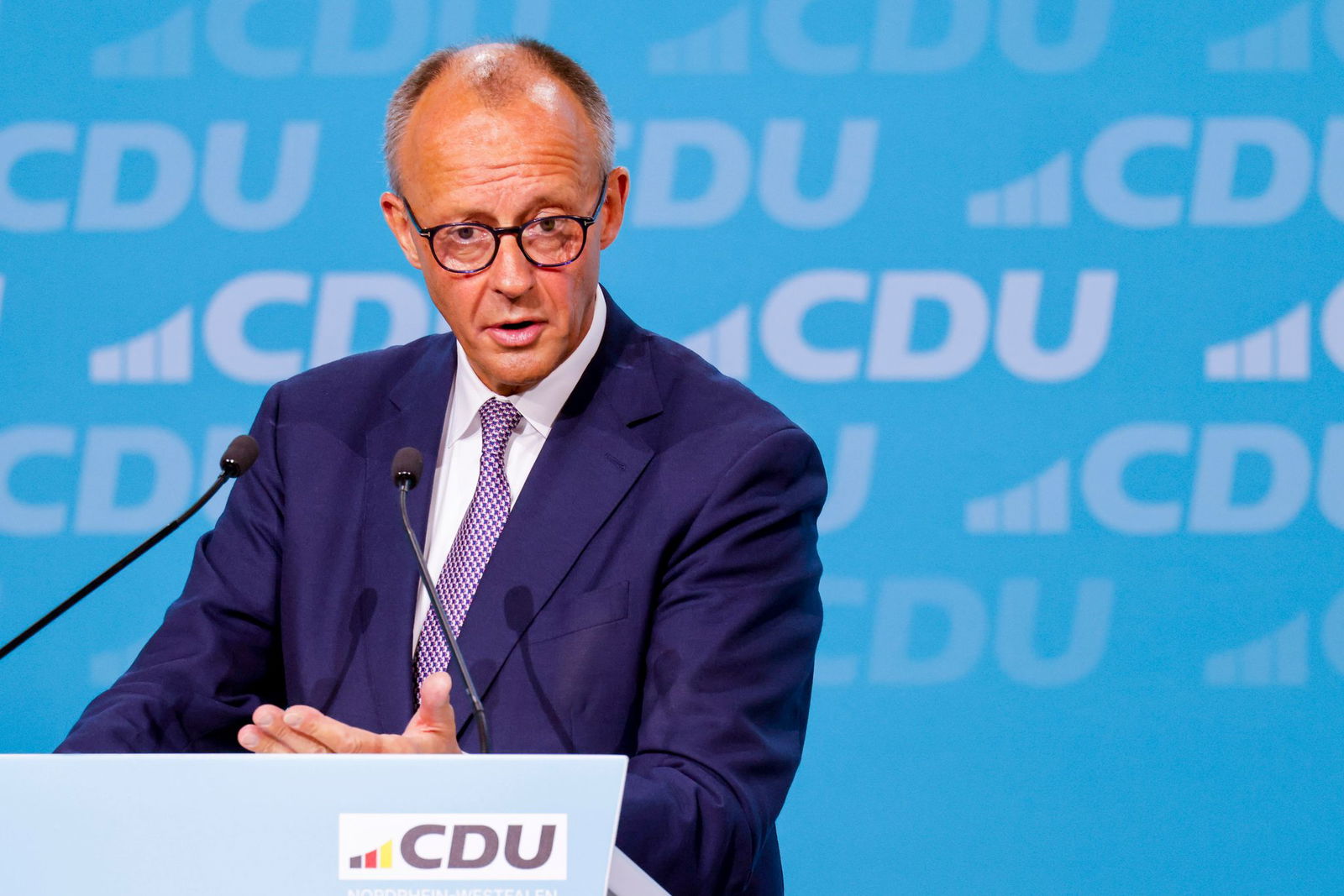 Der Kanzler bereitet die Bürgerinnen und Bürger auch auf «Einschnitte» vor.