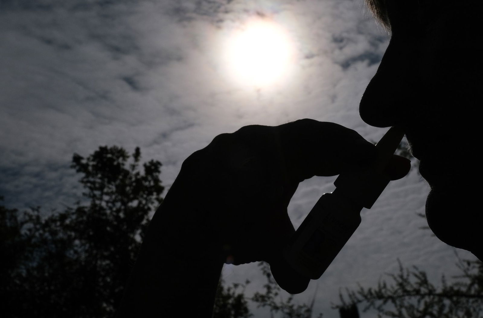 Nasenspray hilft Allergikern akut wie auch vorsorglich. (Symbolbild)