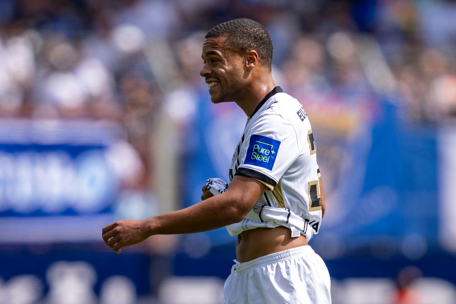 Jan Gyamerah musste nach wenigen Minuten mit der Ampelkarte vom Platz.