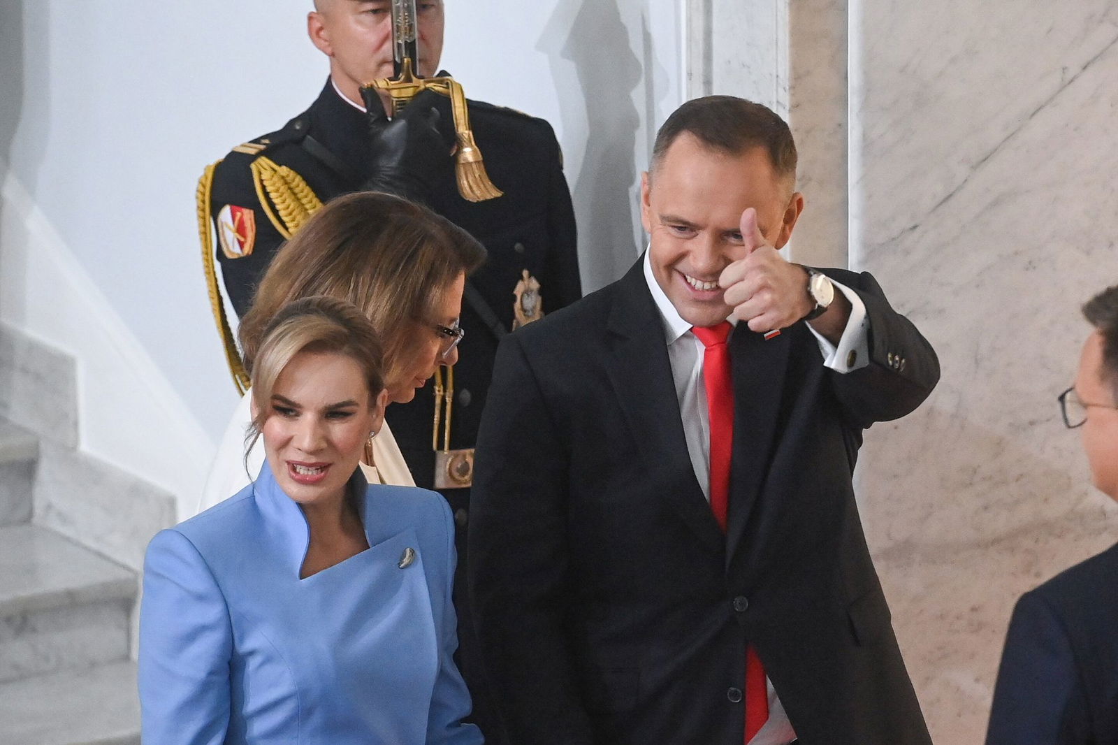 Polens neuer Präsident Karol Nawrocki, hier im Bild mit seiner Frau Marta, hat den Amtseid abgelegt. (Foto aktuell)