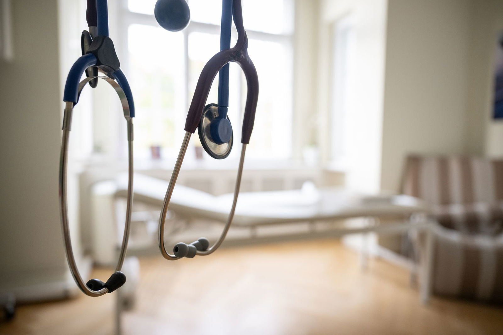 Um dem Fachkräftemangel in der Medizin gegenzusteuern, bräuchte es einer Studie zufolge mehr Studienplätze. (Archivbild) 