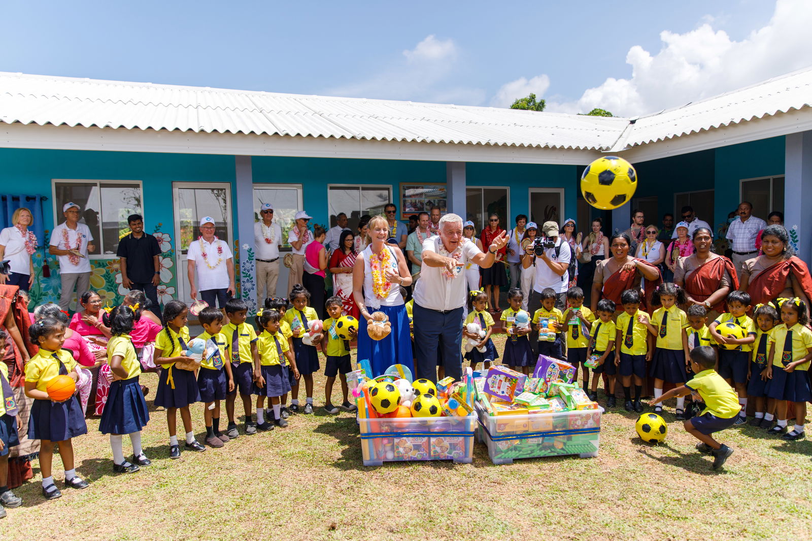 Eröffnung 1000 Schule von Fly & Help in Sri Lanka