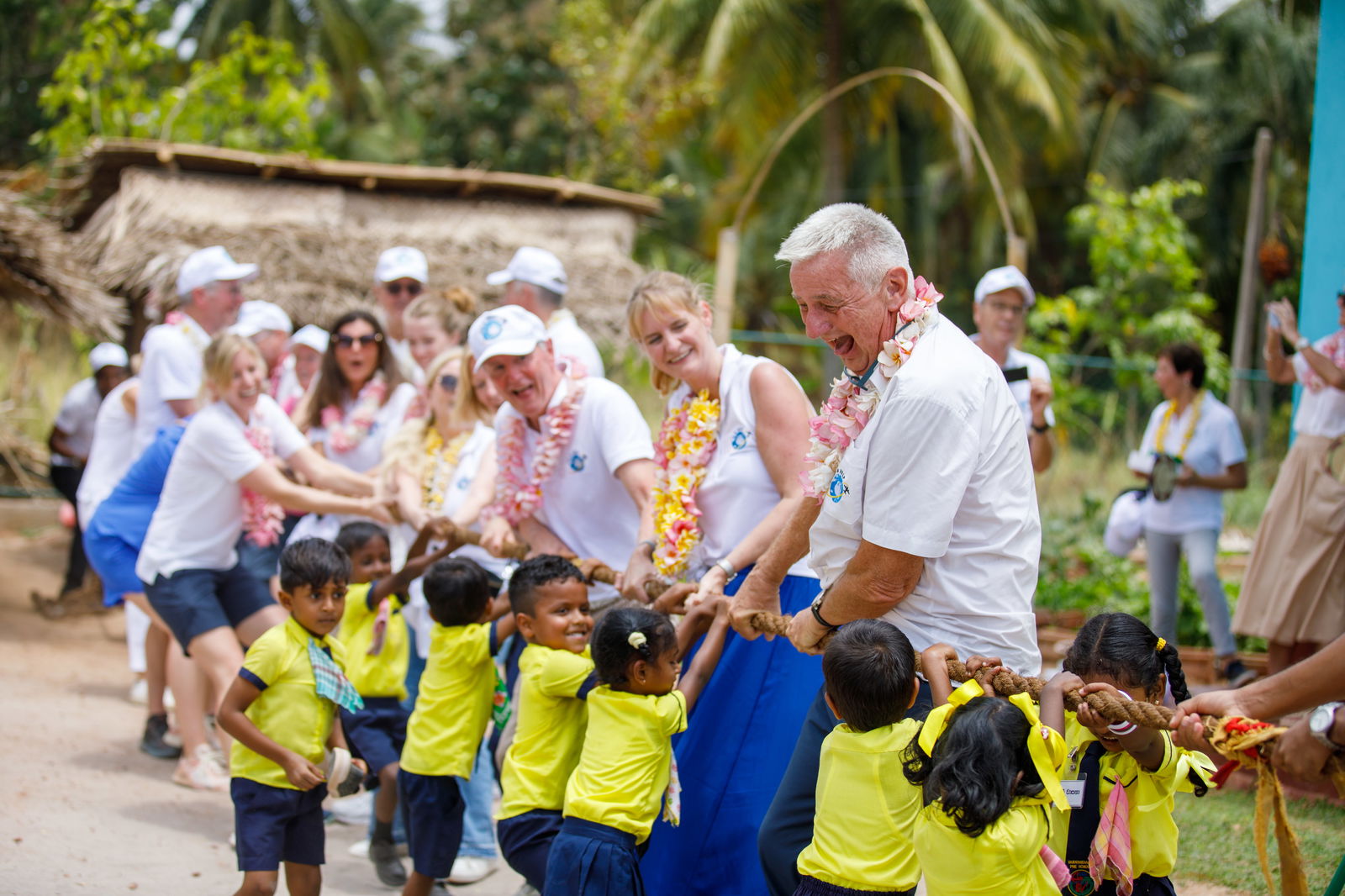 Spiele bei der Eröffnungsfeier der 1000 Schule