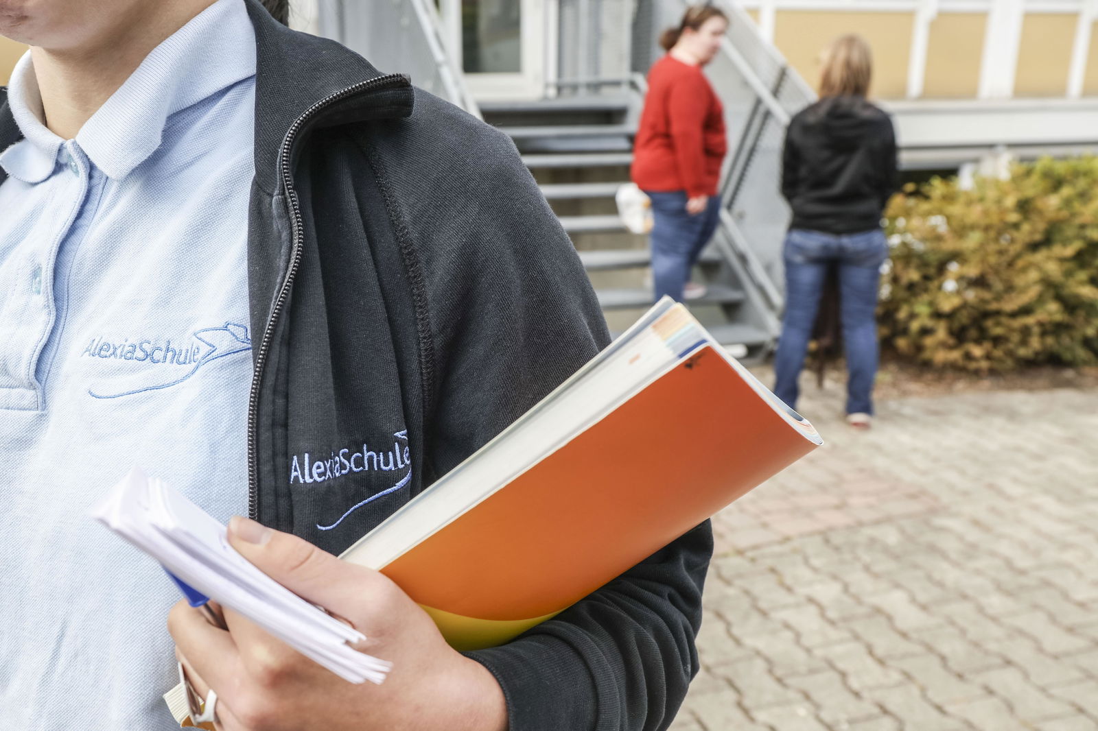 Alexia Schule mit Lehrkräfte