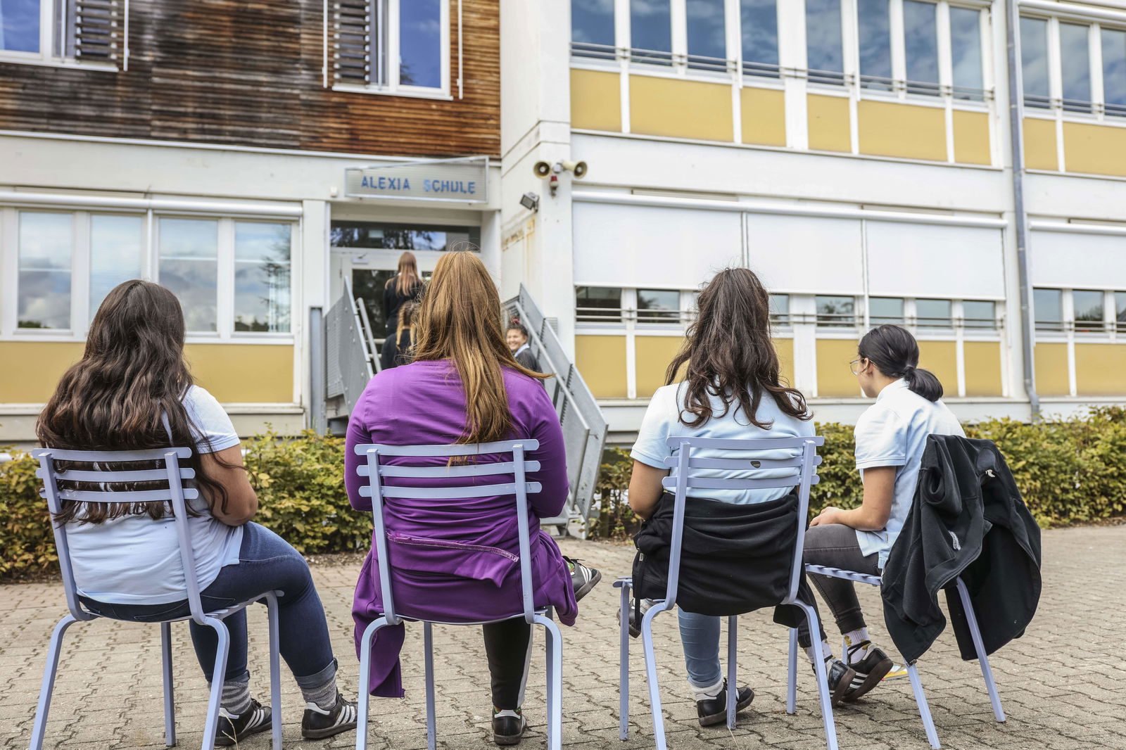 Alexia-Schule Stuhlkreis mit Mädchen