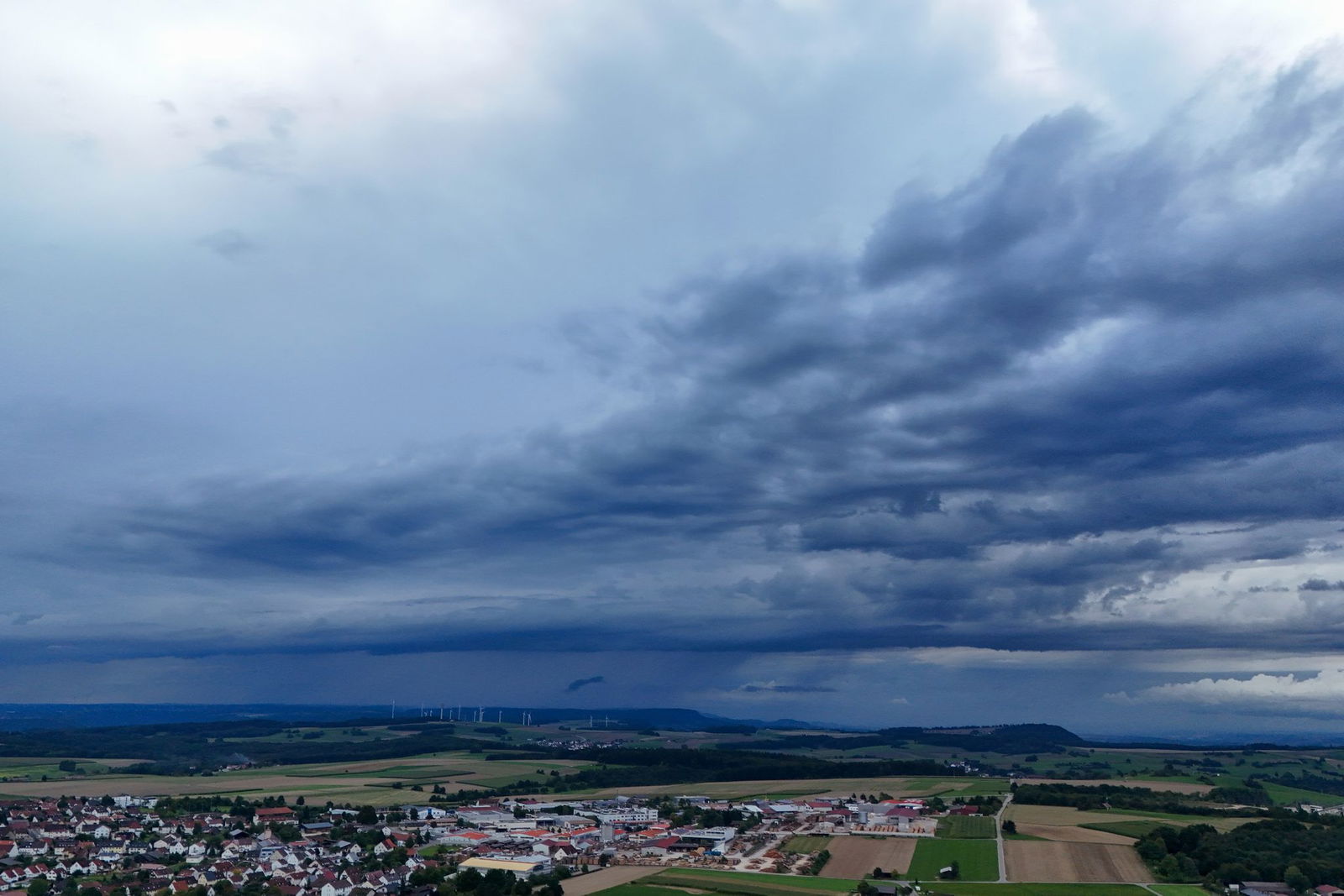 In Baden-Württemberg werden weitere Schauer und Gewitter erwartet.