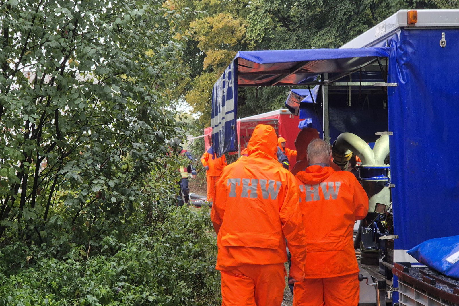 Für Einsatzkräfte bringen die starken Unwetter viel Arbeit mit sich.