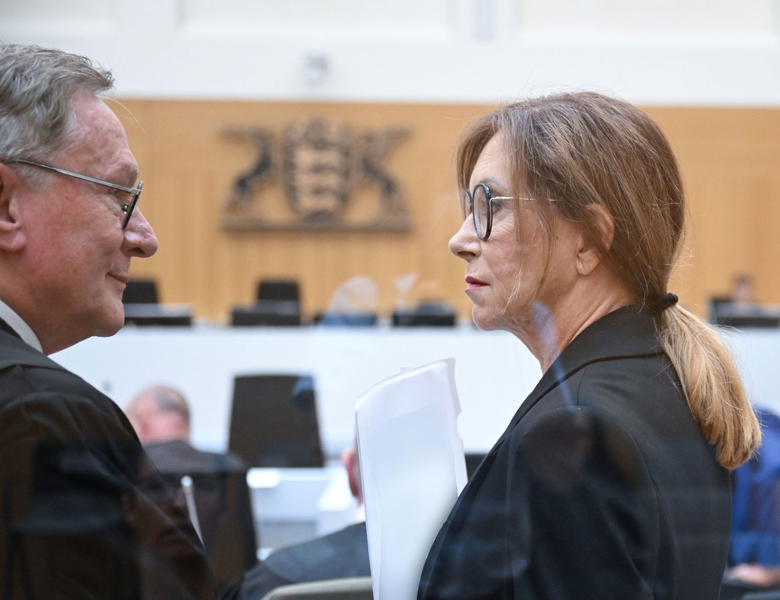 Bei dem Messerangriff wurde der 29-jährige Polizist Rouven Laur tödlich verletzt - die Nebenkläger, darunter Laurs Mutter Petra, fordern eine lebenslange Haft für den Angeklagten und teilweise auch anschließende Sicherungsverwahrung. (Archivbild)