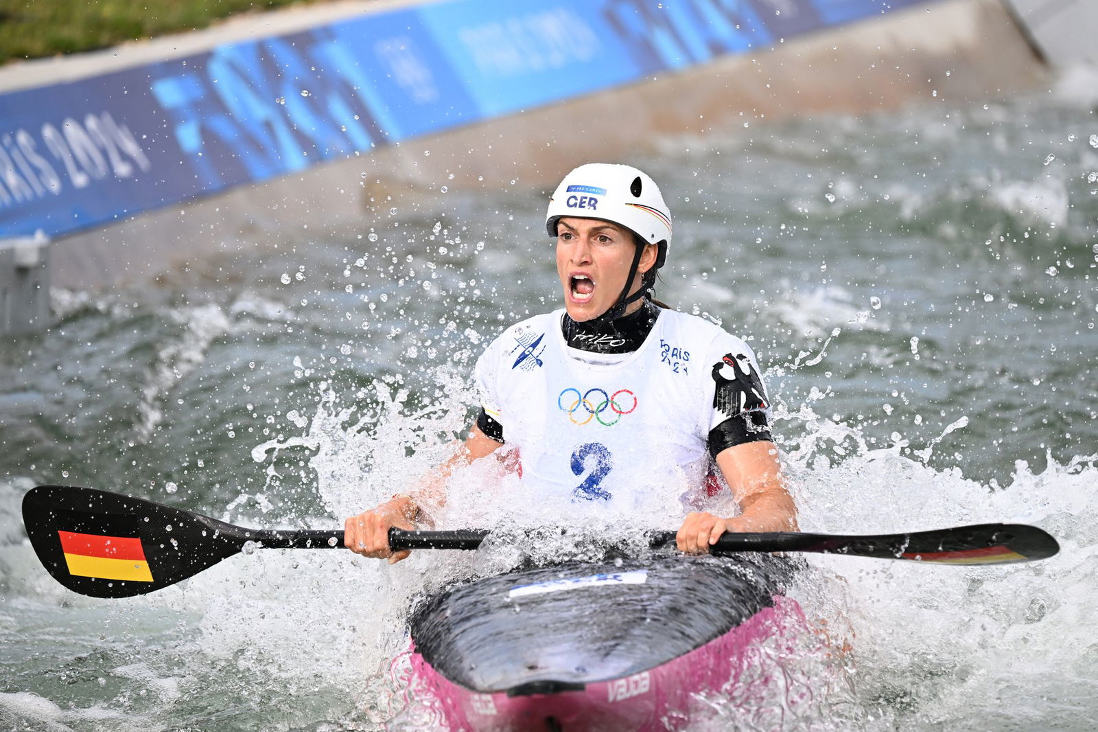Ricarda Funk benötigt ein neues Paddel.
