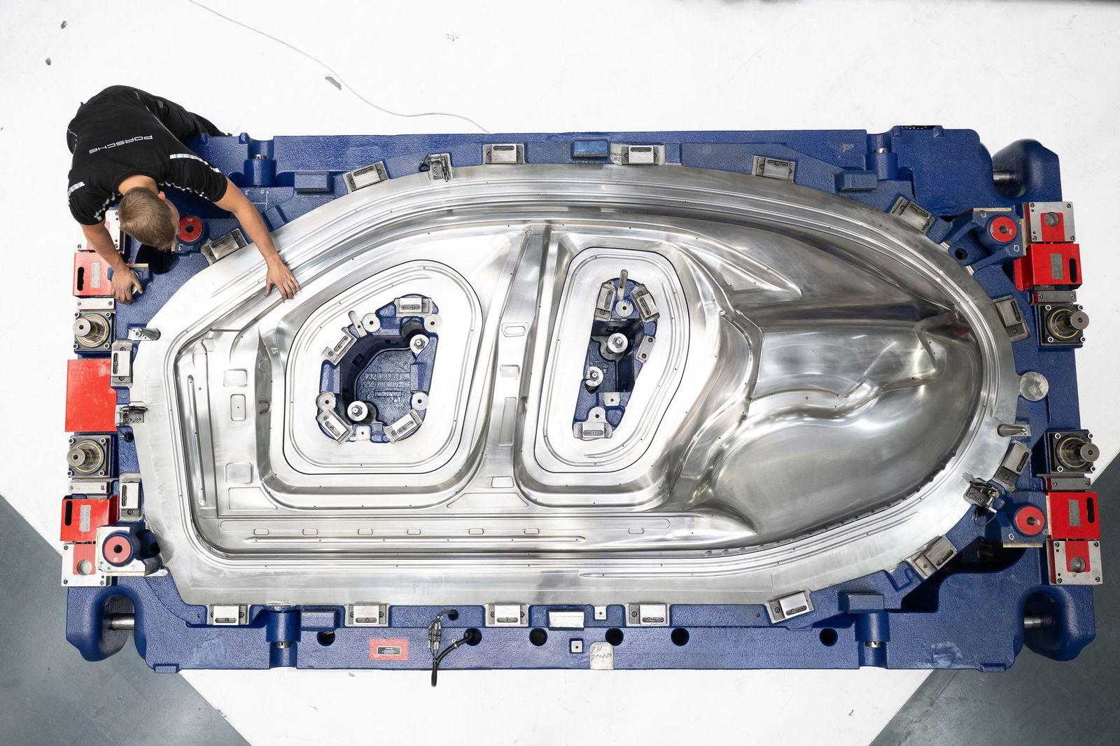 Während die Absatzkrise drückt, läuft die Produktion an den deutschen Standorten weiter auf Hochtouren.