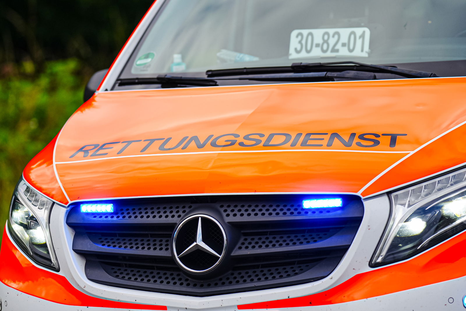 Rettungswagen mit Aufschrift Rettungsdienst