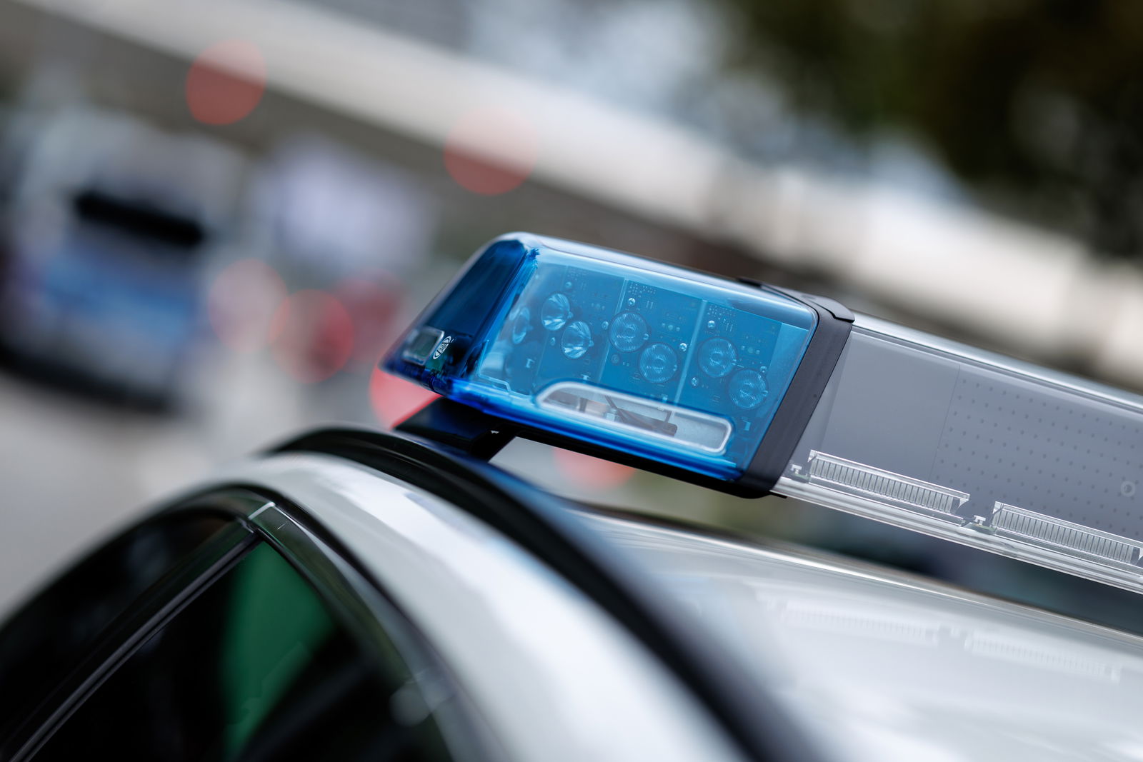 Einsatzfahrzeug mit Blaulicht