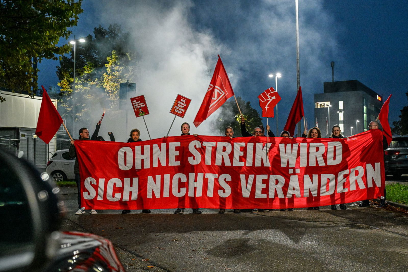 Die IG Metall kündigt Widerstand gegen den Personalabbau an.