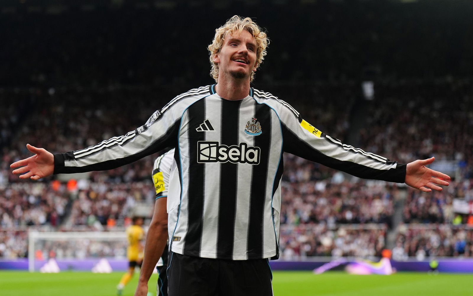 Nick Woltemade freut sich über sein erstes Tor für Newcastle.