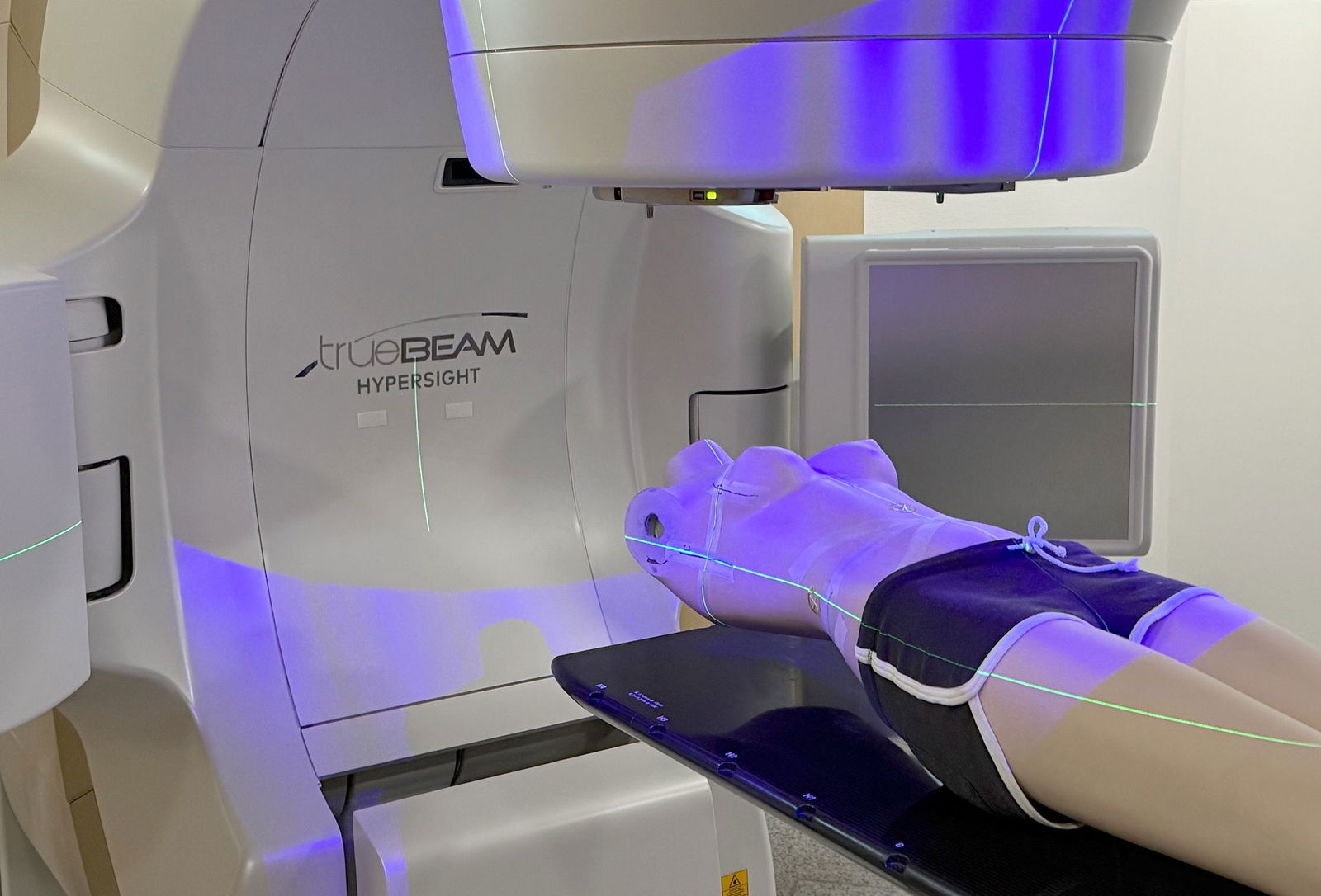 Der neue Linearbeschleuniger soll Behandlungen von Krebspatientinnen und -patienten schneller und präziser machen.