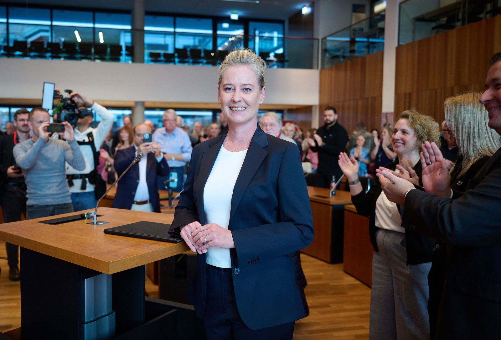 In Gelsenkirchen siegte die SPD-Politikerin Andrea Henze über den AfD-Herausforderer.