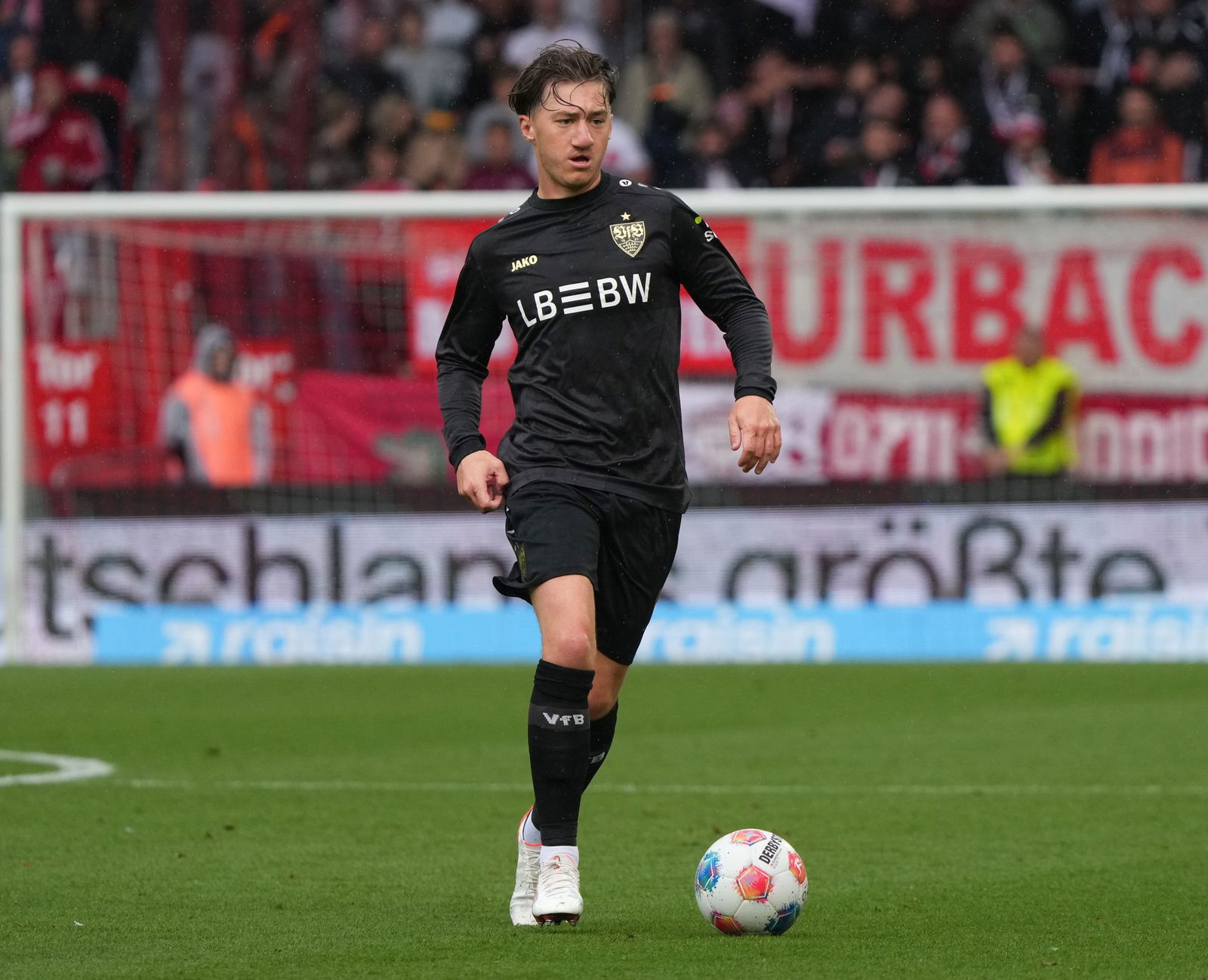 Angelo Stiller möchte sich nicht mit Toni Kroos vergleichen.