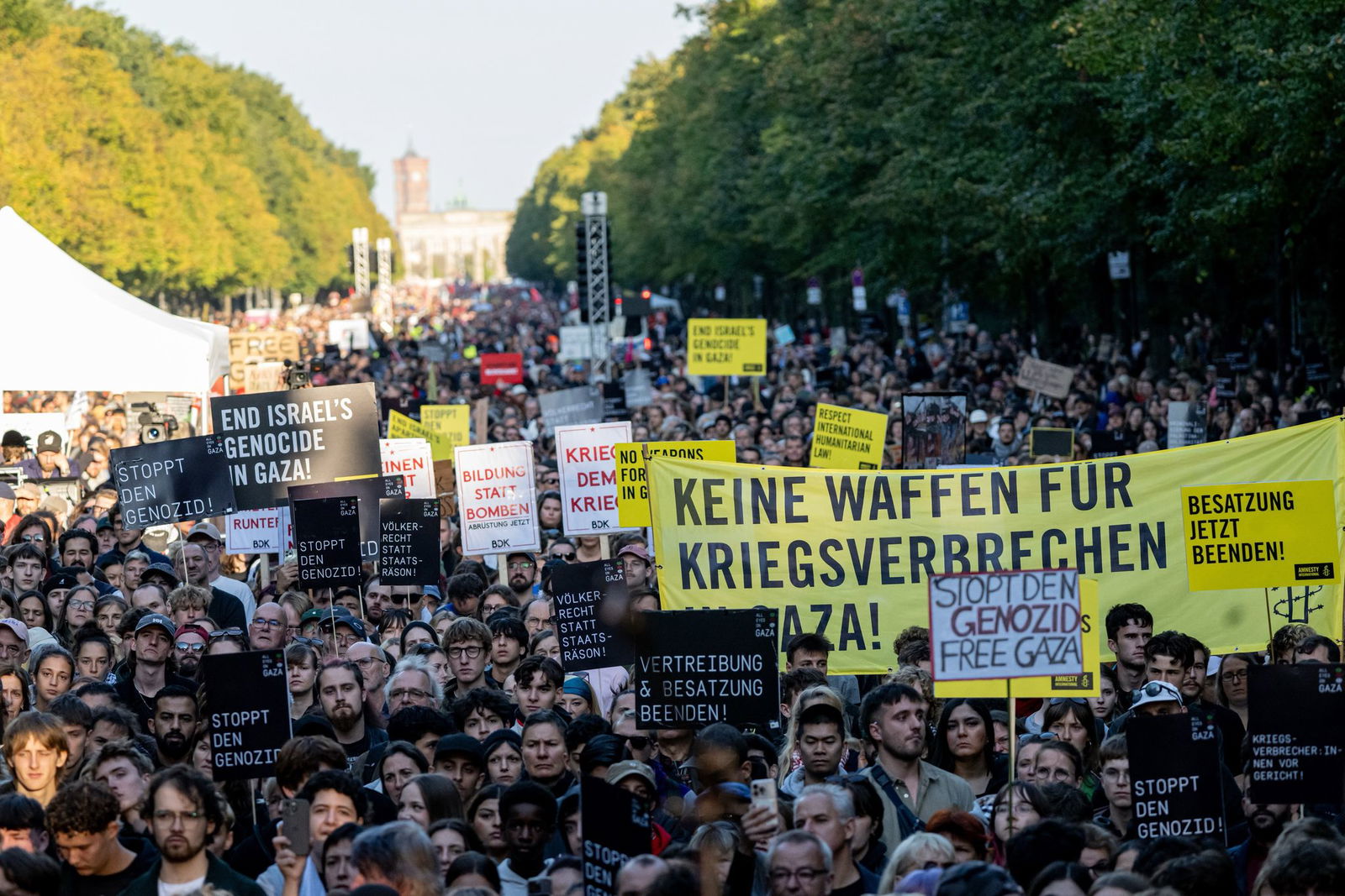 Mehr als 100.000 Menschen haben nach Schätzung der Veranstalter am Gaza-Protest teilgenommen. Die Polizei nannte etwas niedrigere Zahlen.