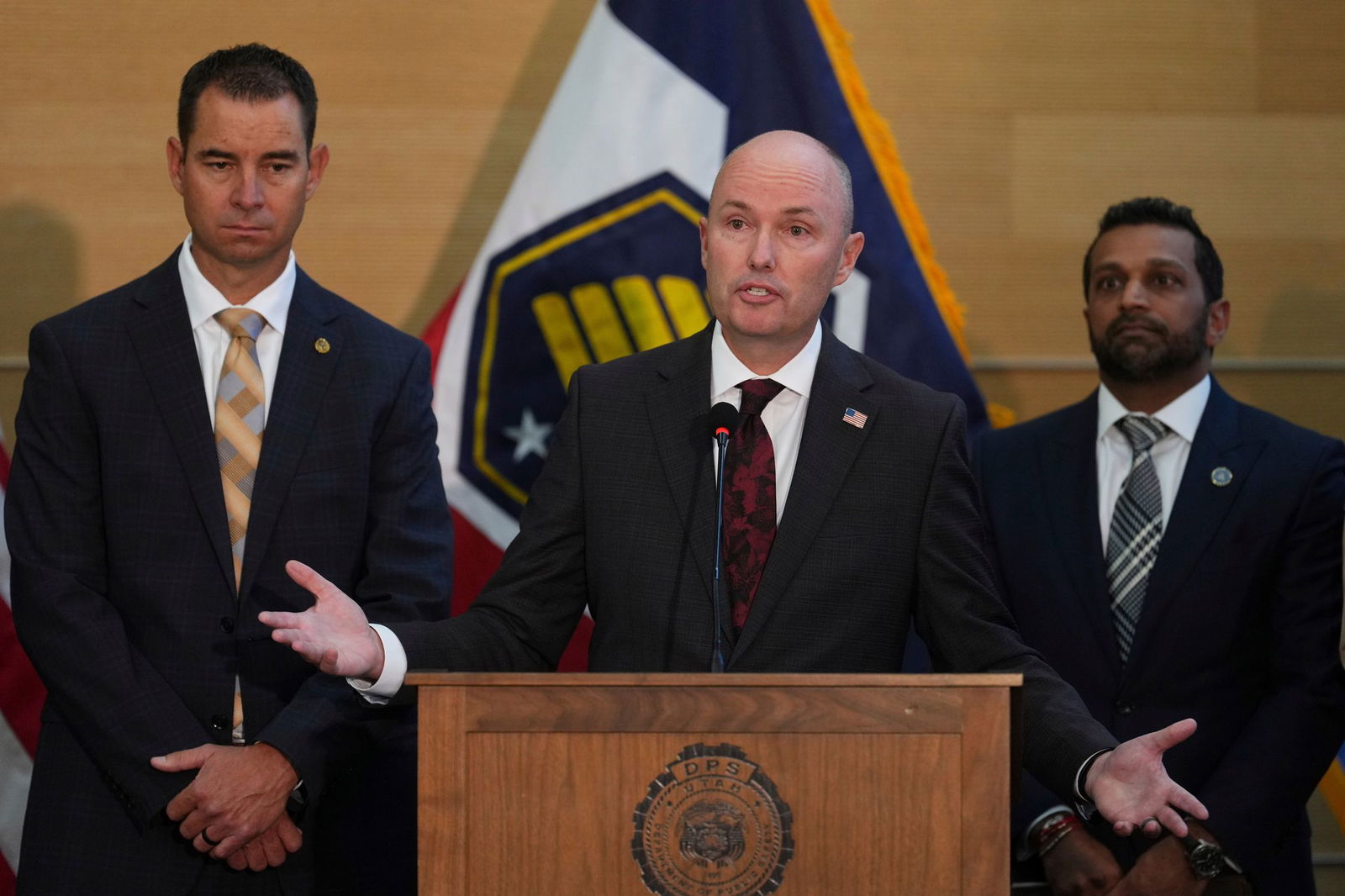 Gouverneur Cox berichtet die Details der Ermittlungen.