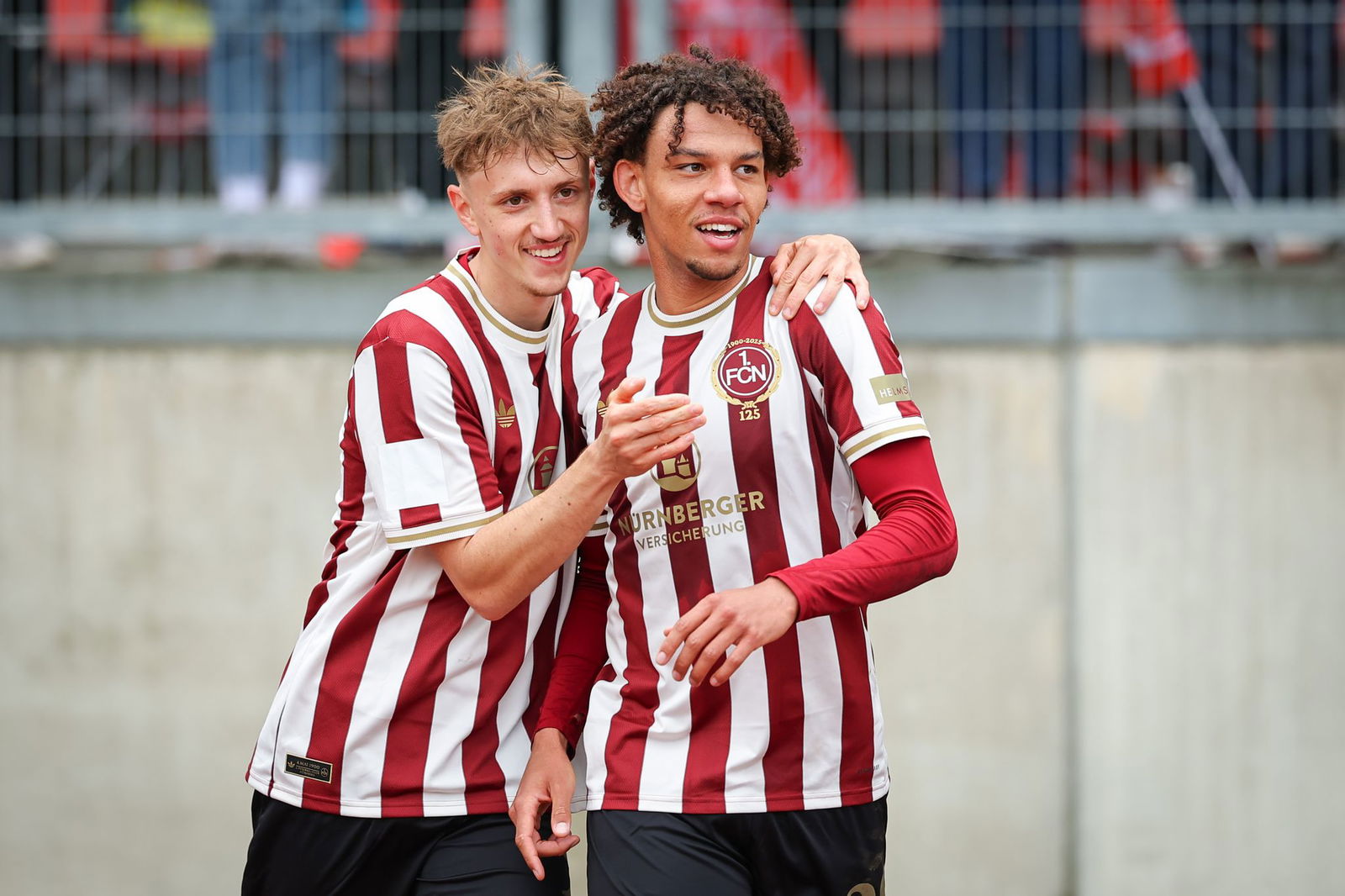 Tim Drexler (l) spielt auch in dieser Saison auf Leihbasis für den 1. FC Nürnberg.