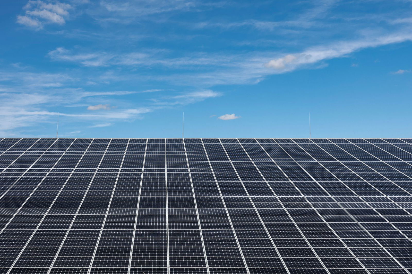 Auf einem Solarpark in Ahorn haben sich Diebe zu schaffen gemacht. (Symbolbild)