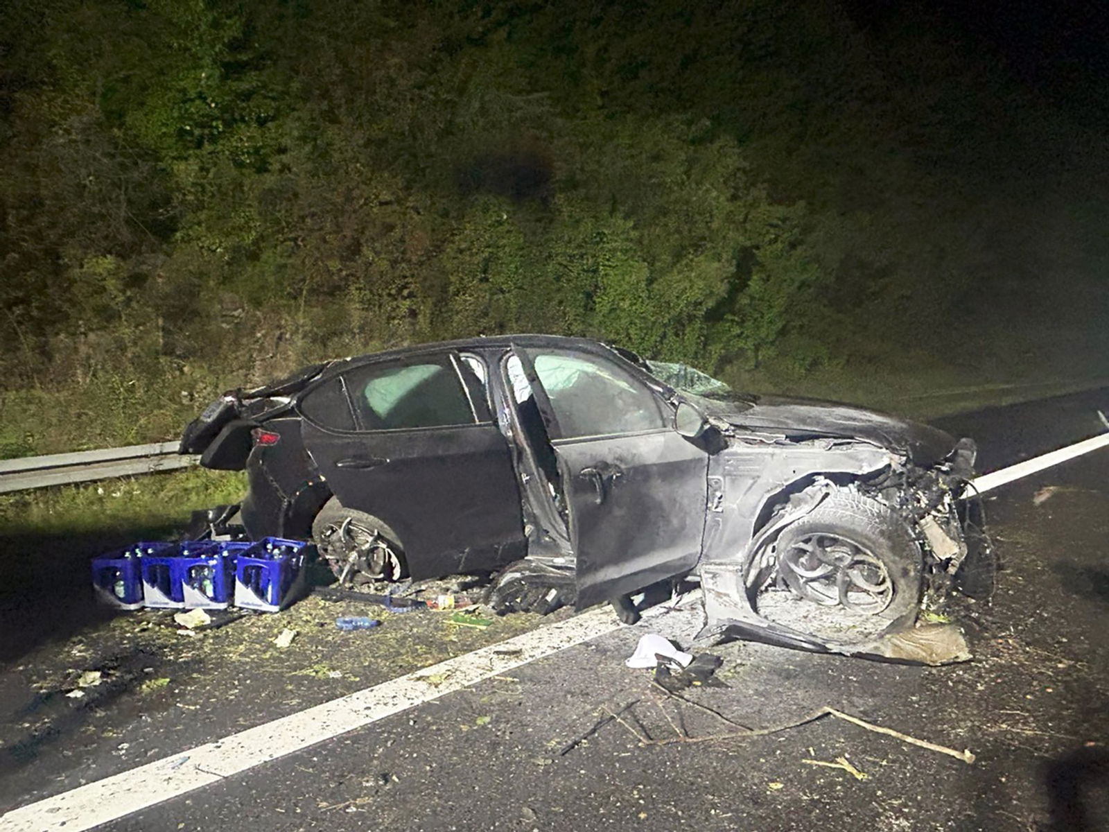 Bei dem Unfall wurden zwei Menschen stark verletzt.