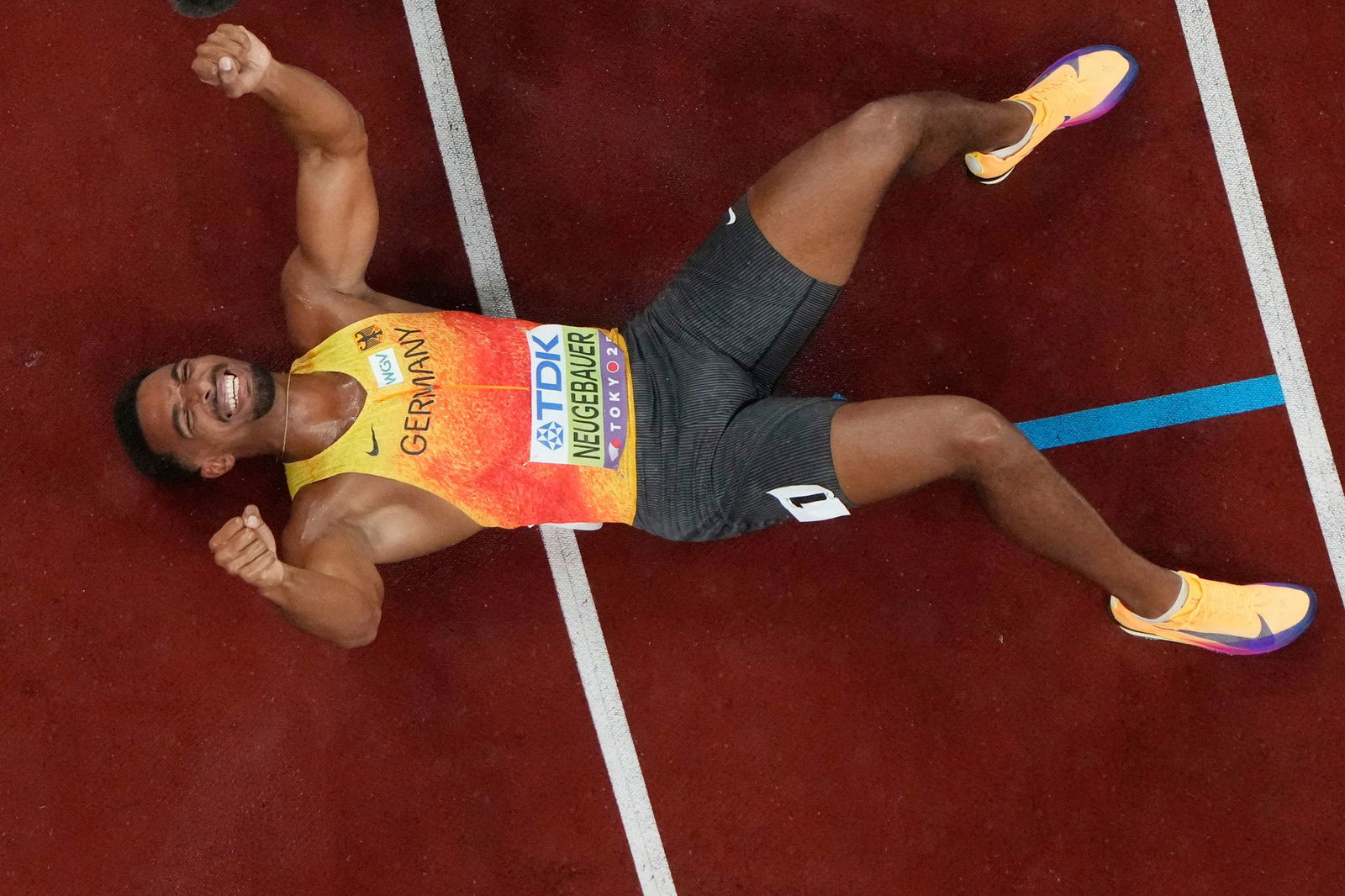 Völlig fertig im Ziel: Leo Neugebauer.