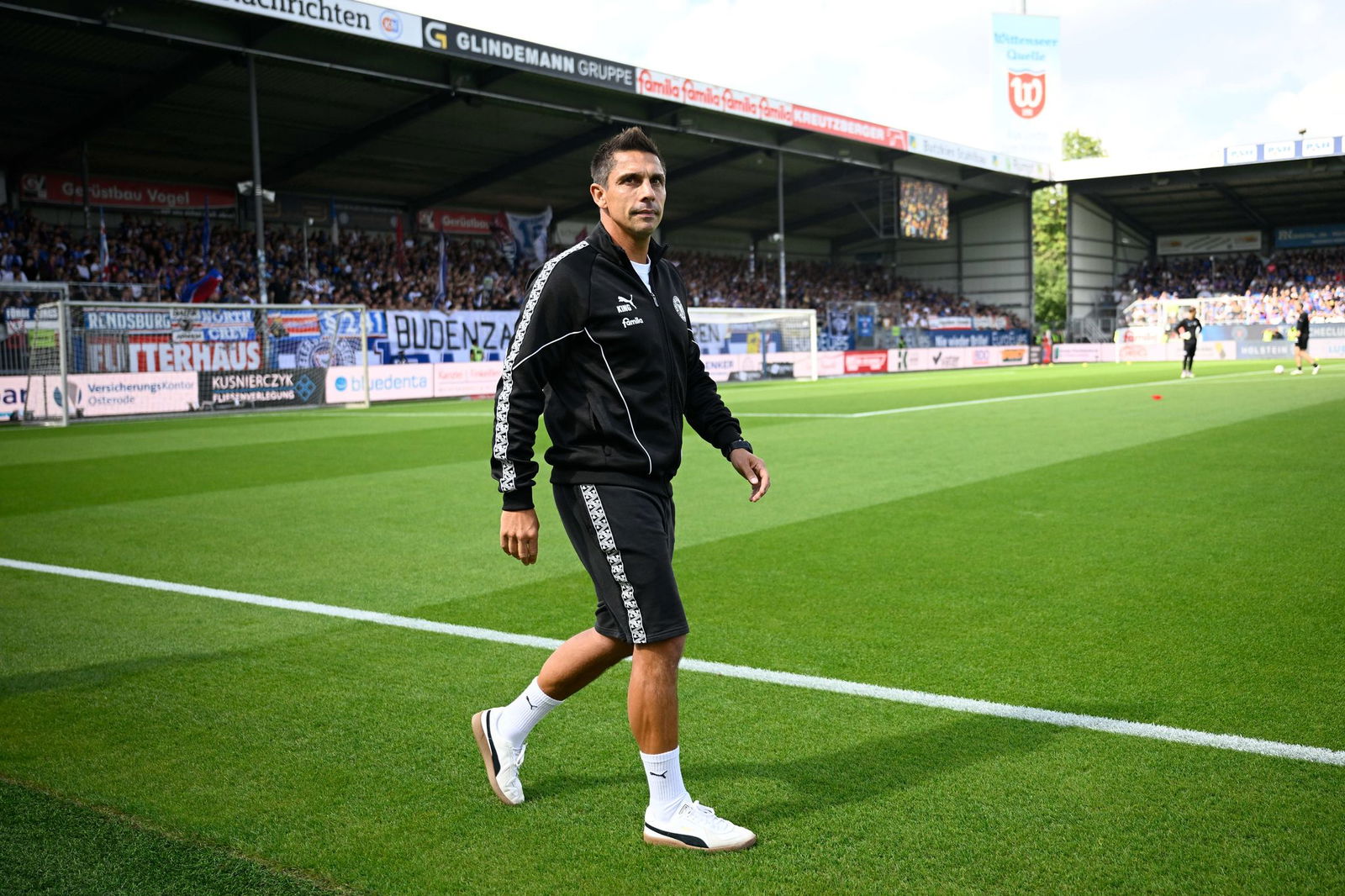 Wünscht sich für Holstein Kiel bald ein neues Stadion: Holstein-Cheftrainer Marcel Rapp