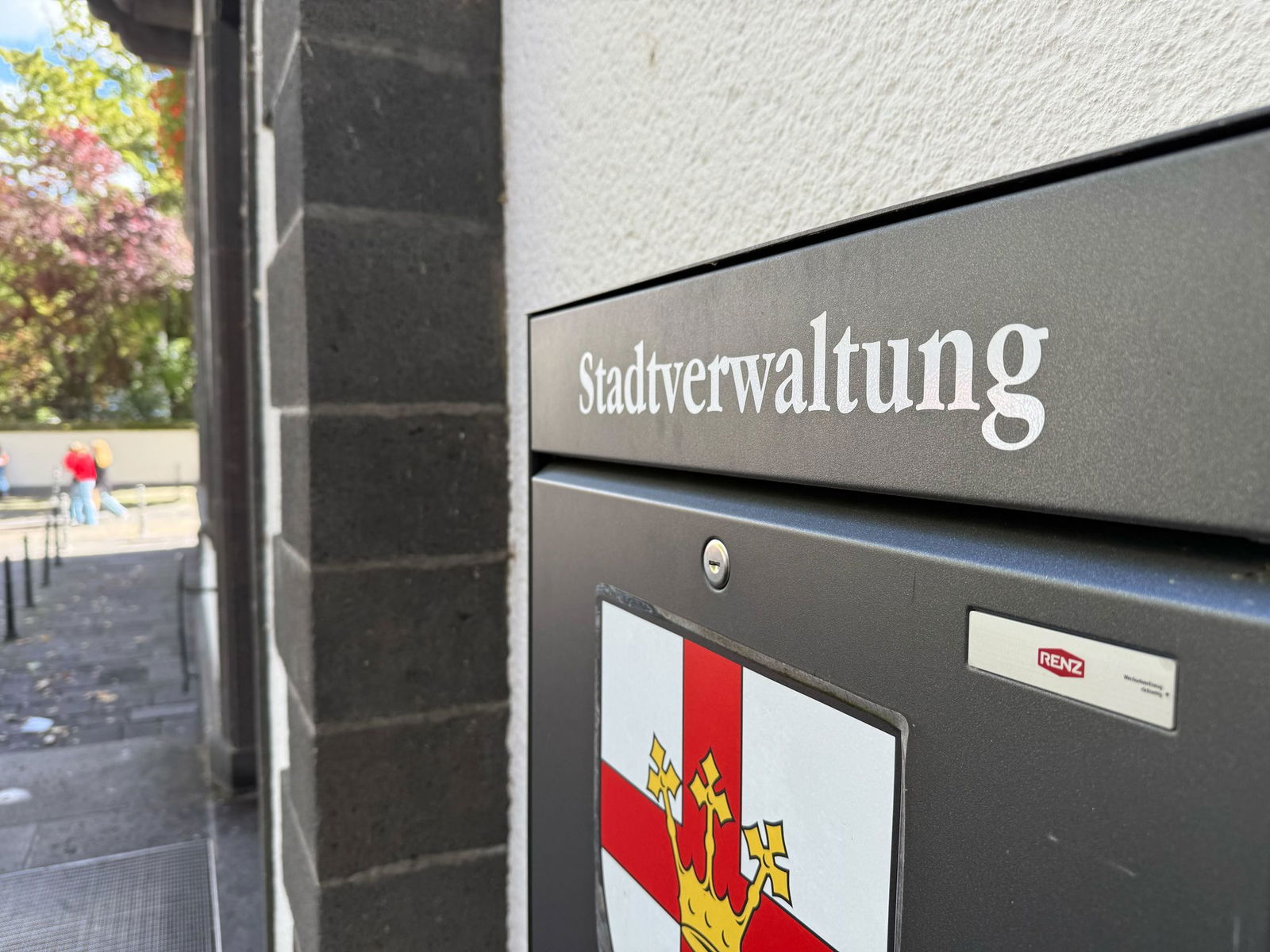 In einigen Stadtverwaltungen gibt es Notfallknöpfe. (Symbolbild)