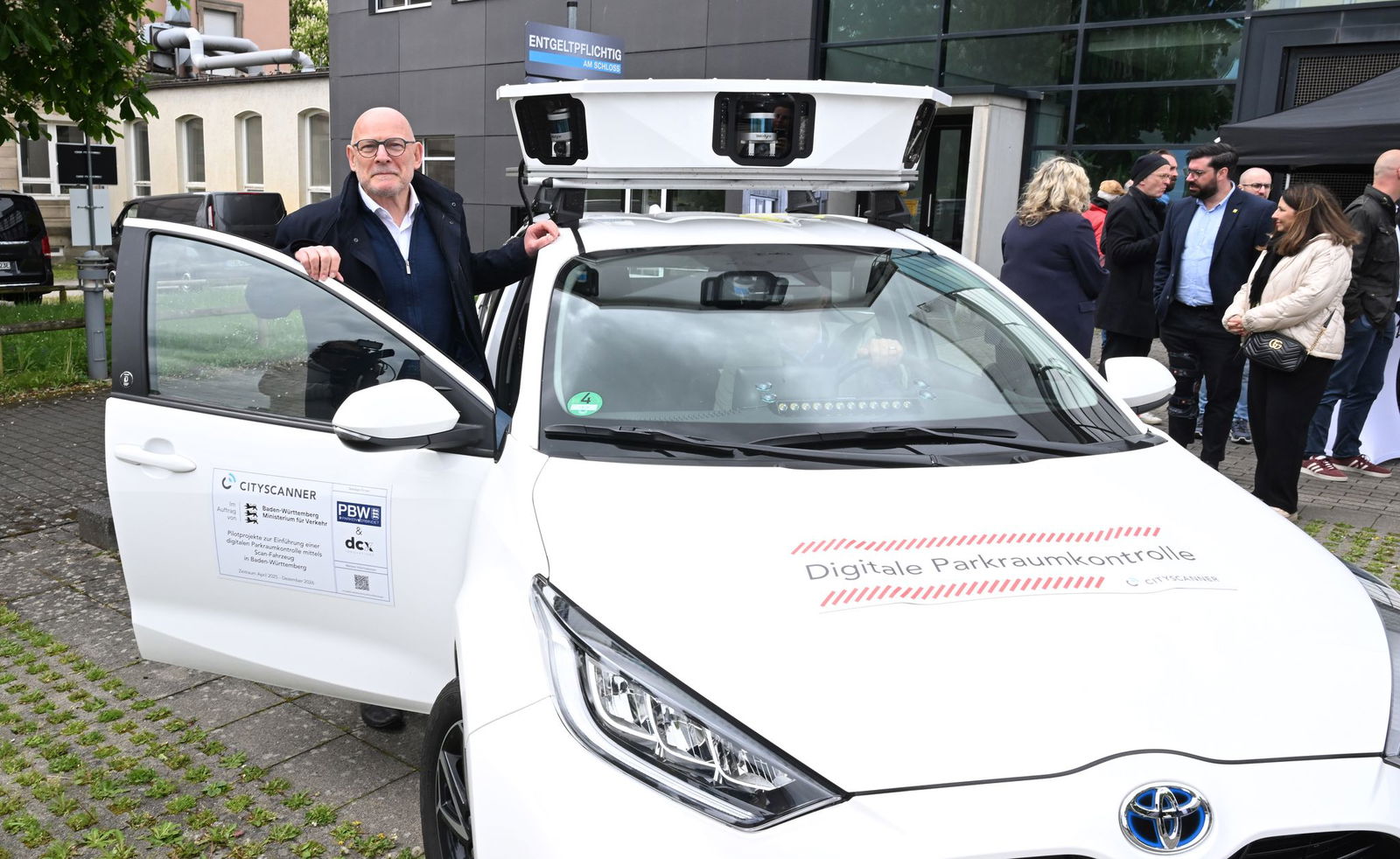 Verkehrsminister Winfried Hermann (Grüne) erhofft sich von der Technik mehr Verkehrssicherheit. (Archivbild)