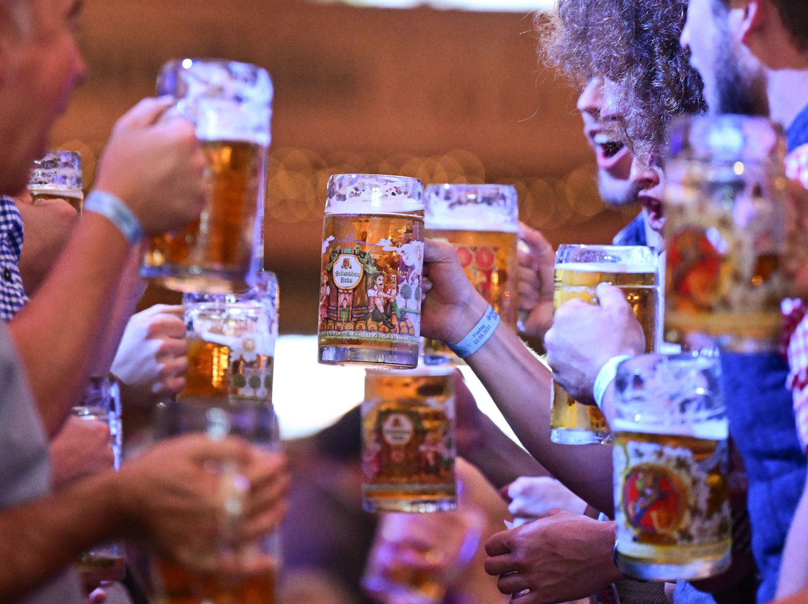 Die Verbraucherzentrale hat einige Festwirte abgemahnt. (Foto-Archiv).