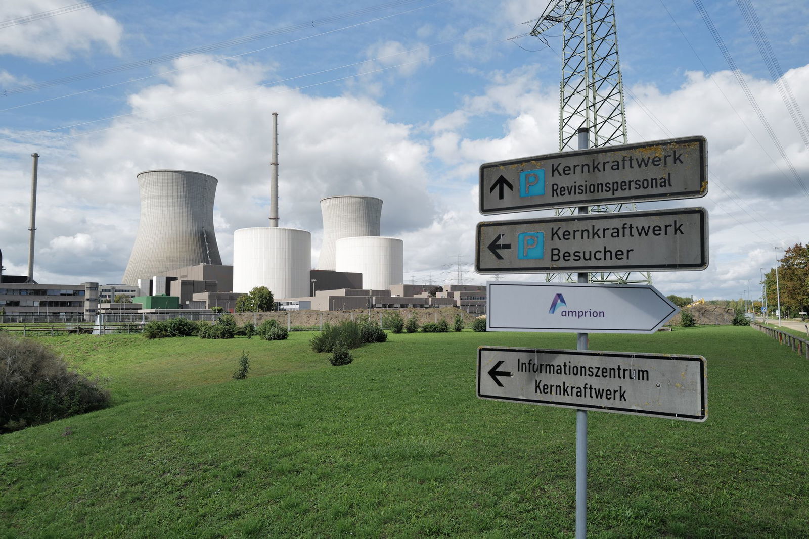 Am 25. Oktober sollen die beiden rund 160 Meter hohen Kühltürme des vor knapp vier Jahren stillgelegten Atomkraftwerks Gundremmingen gesprengt werden.