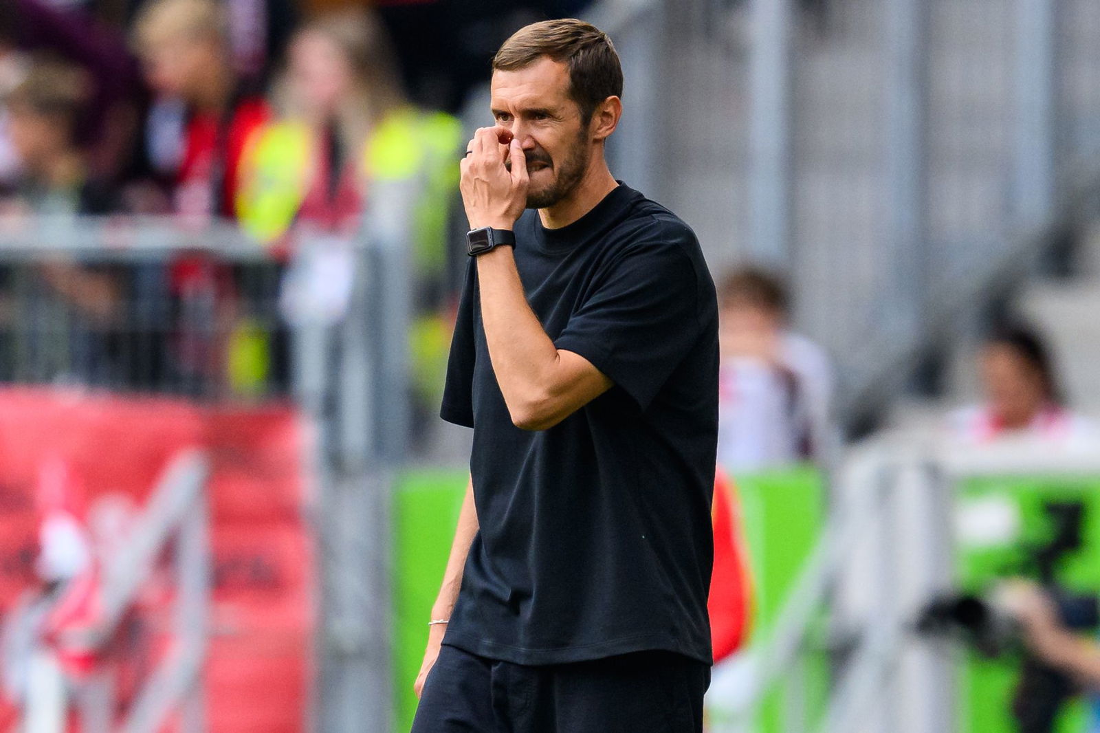 Trainer Julian Schuster und der SC sind am Samstag in Bremen zu Gast. (Archivbild)