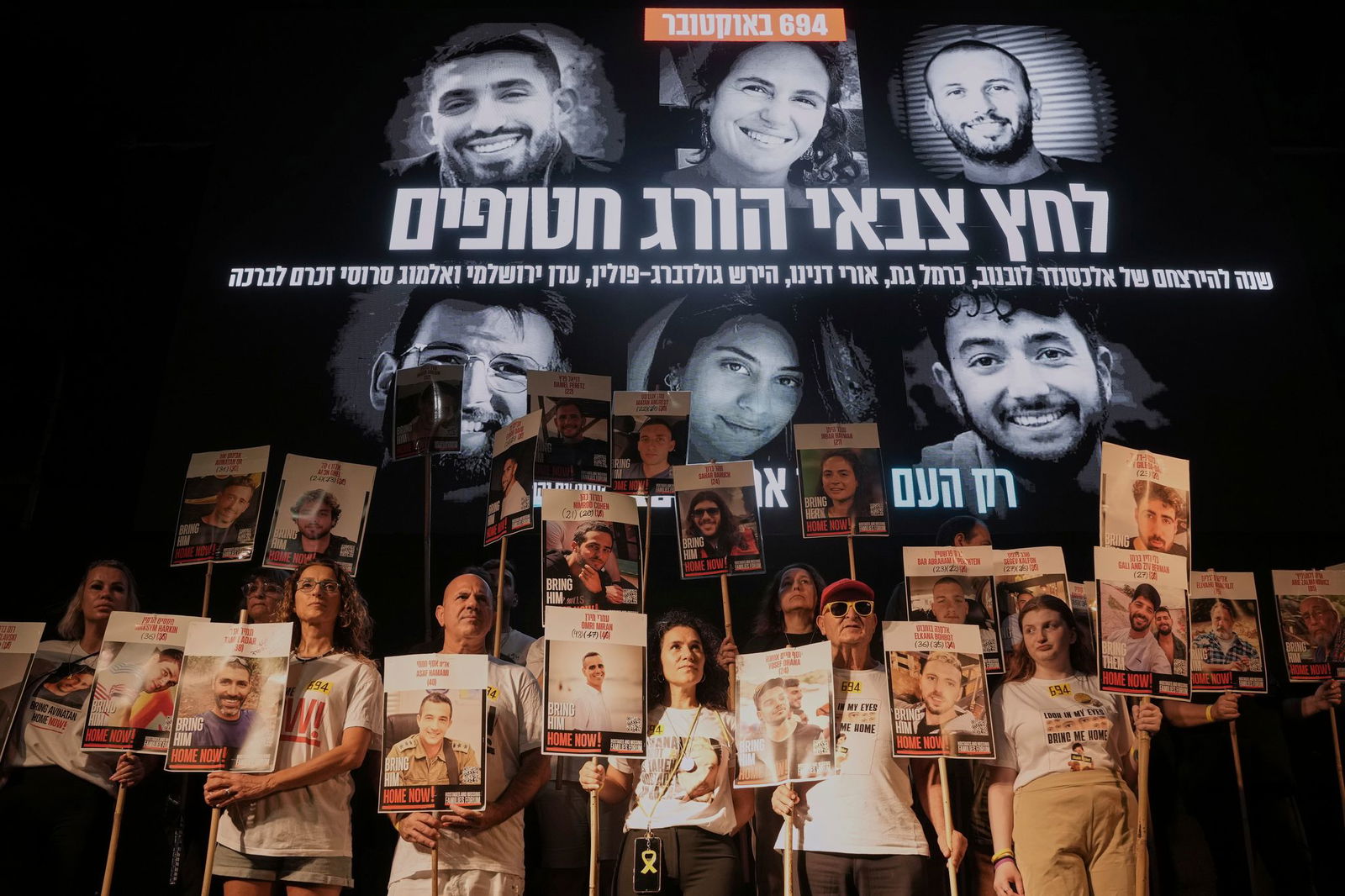 Erneut demonstrierten in Israel Tausende Menschen für ein Ende des Gaza-Kriegs. 