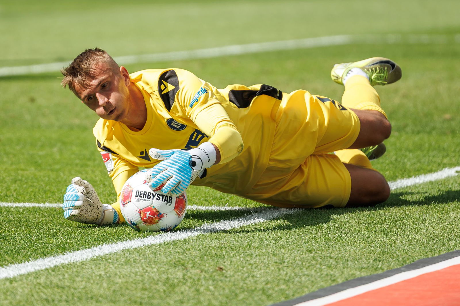 Torwart Hans Christian Bernat überzeugt beim Karlsruher SC. (Archivbild)