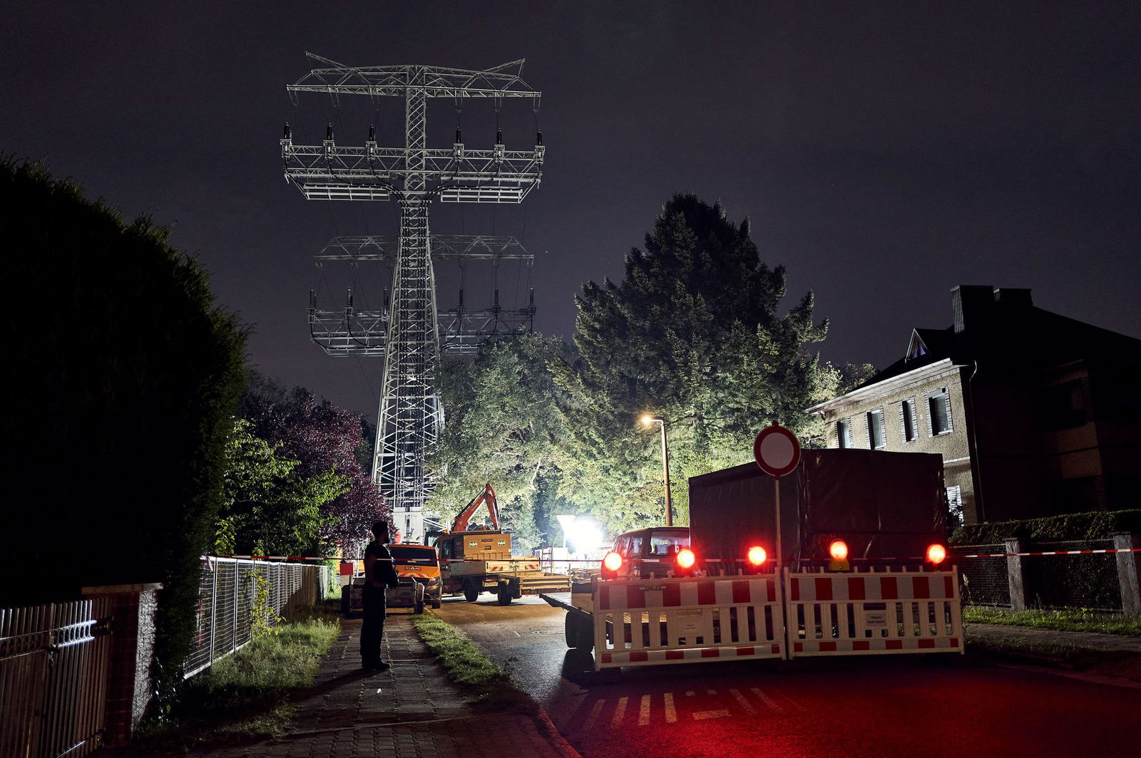 Reparaturarbeiten in Berlin an einem beschädigten Strommast. (Archivbild) 