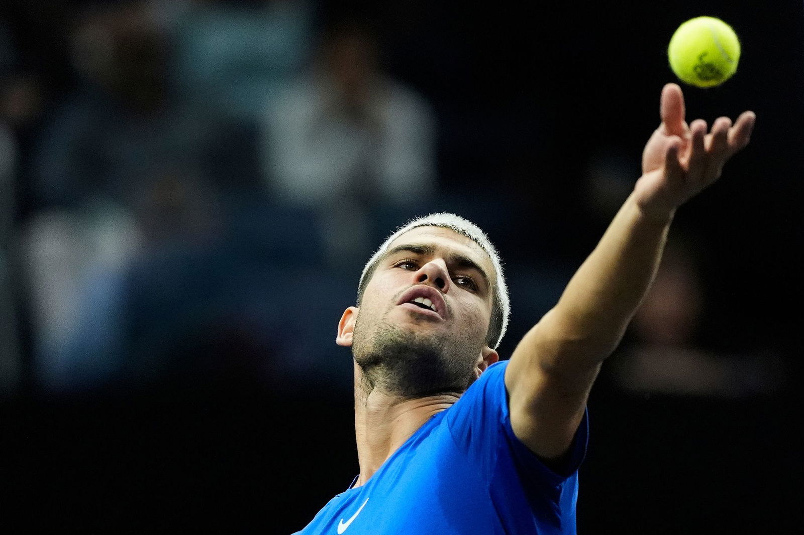 Carlos Alcaraz gewinnt sein Erstrundenmatch in Tokio trotz zwischenzeitlicher Probleme mit dem Fuß. (Archivbild)