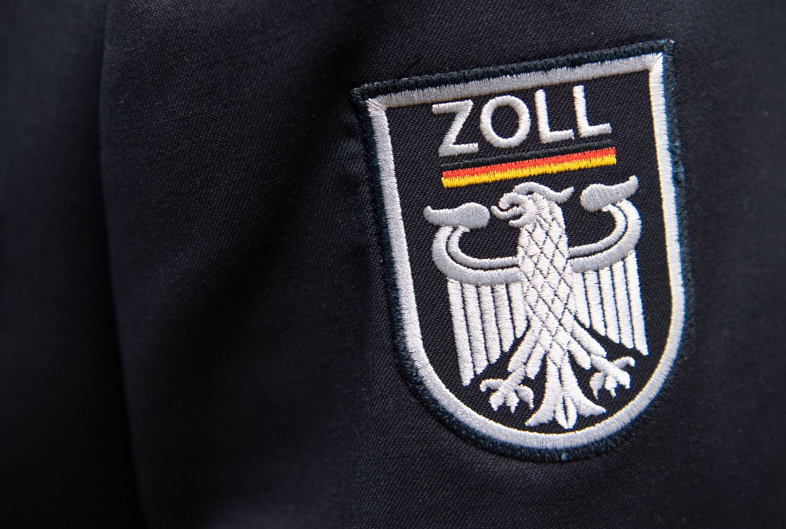 Einsatzkräfte des Zolls nahmen den 65-Jährigen am Dienstag fest. (Symbolbild)