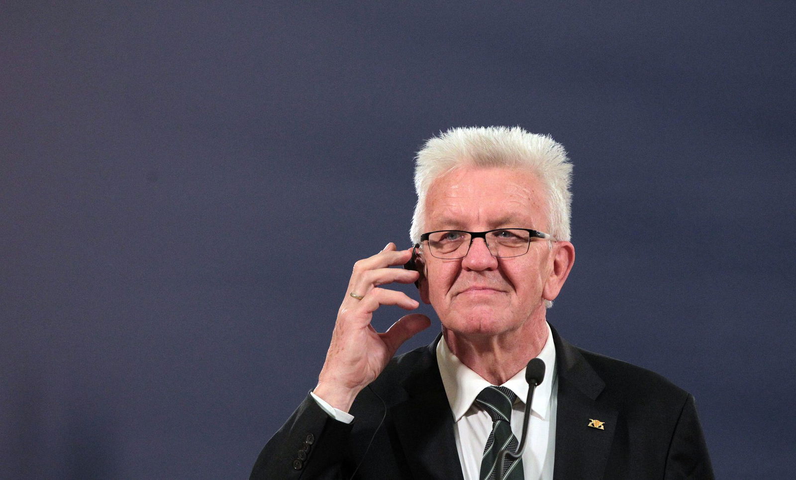 Lost in Translation? Regierungschef Kretschmann hat gern einen Dolmetscher dabei - oder im Ohr. 