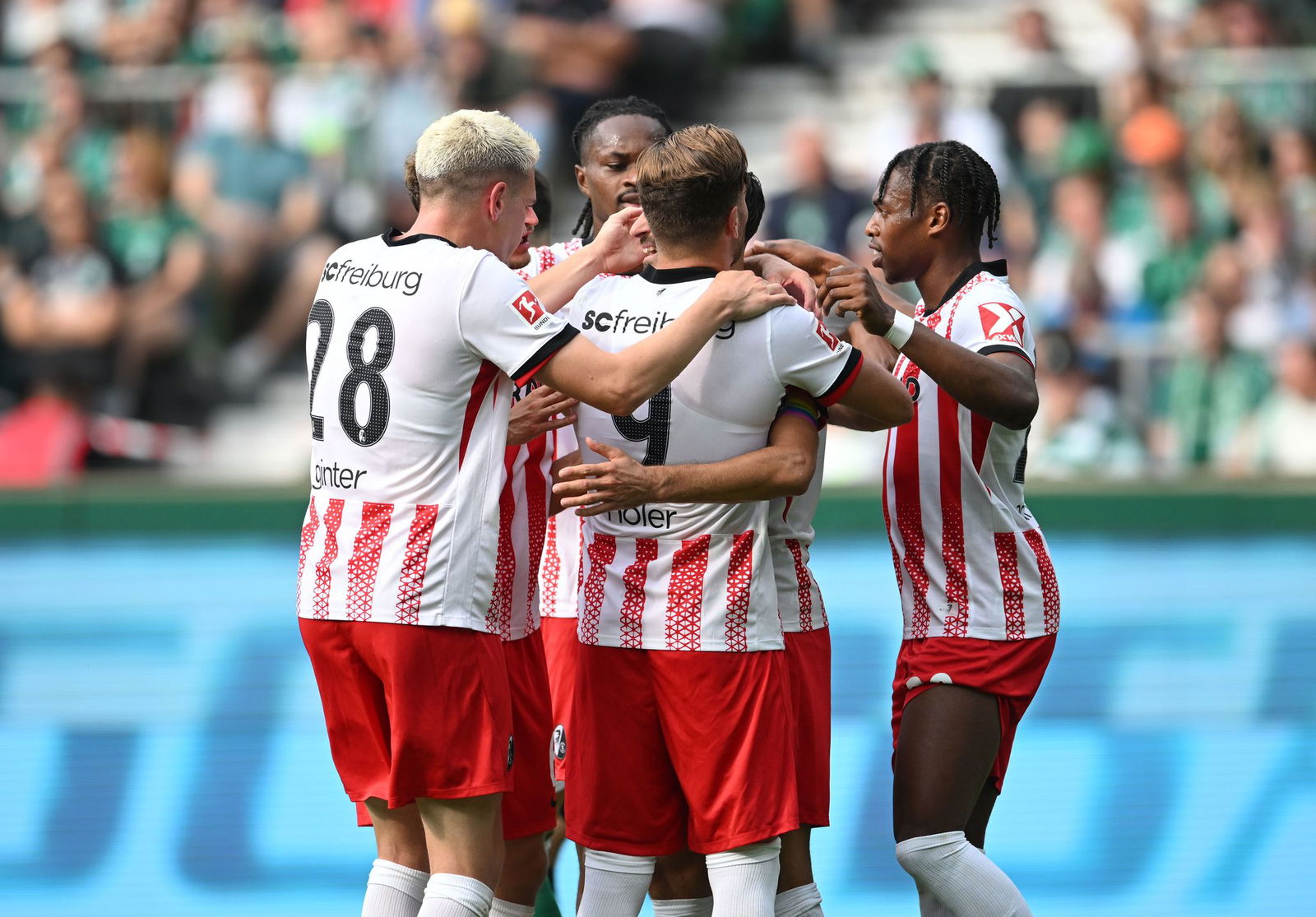 Jubel beim SC Freiburg: In Bremen gelang den Bremern der zweite Saisonsieg.