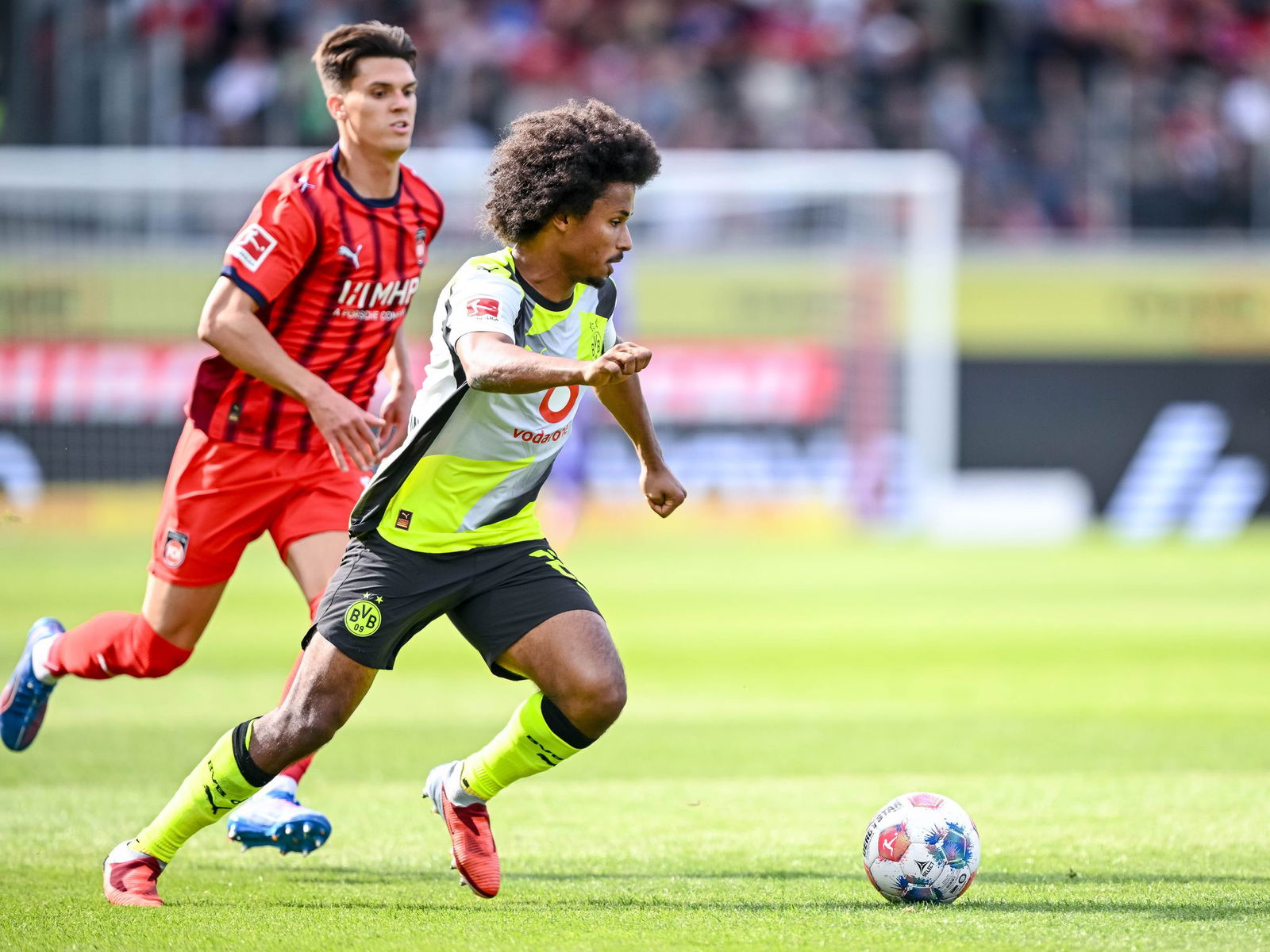 Die Auswärtstrikots von Karim Adeyemi & Co. stören die Fans von Borussia Dortmund.