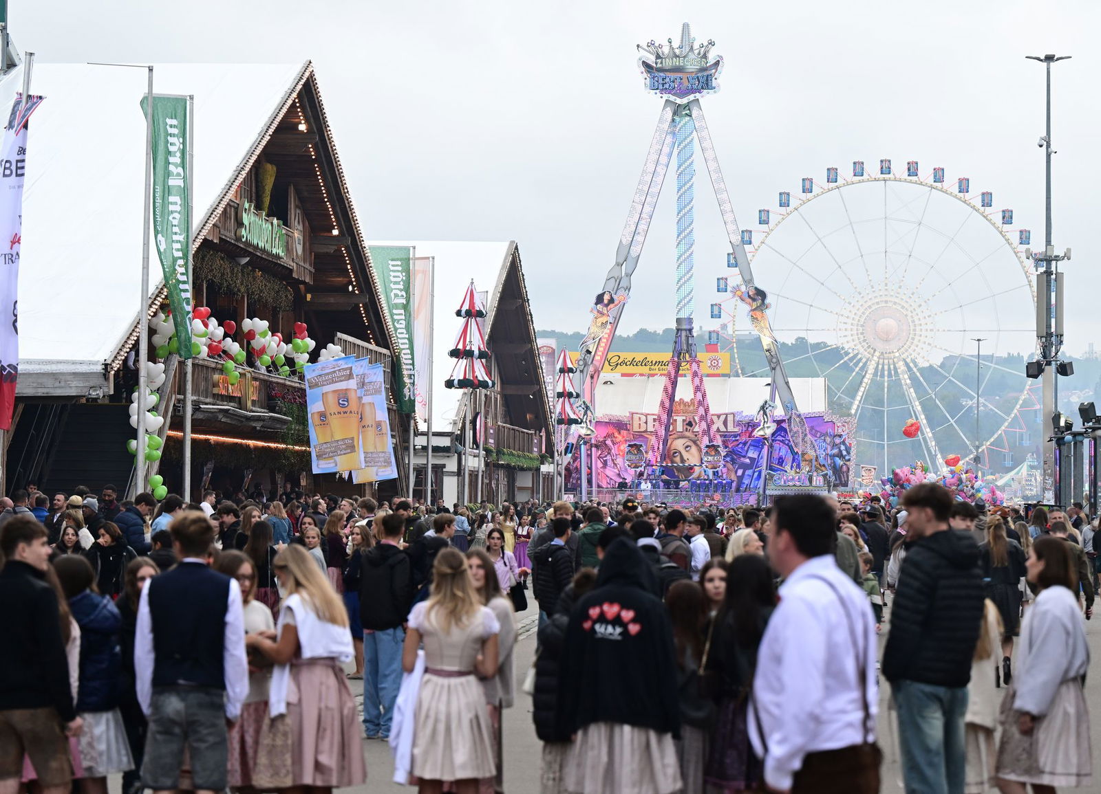 Nach Angaben der Feuerwehr wurde bei dem Brand auf dem Cannstatter Volksfest niemand verletzt. (Archivbild)