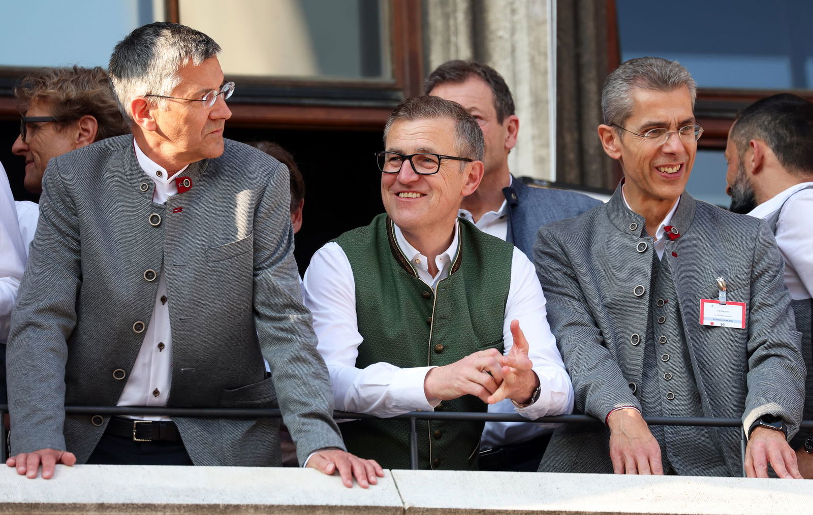 Finanzvorstand Michael Diederich (r) verlässt den FC Bayern. (Archivbild)