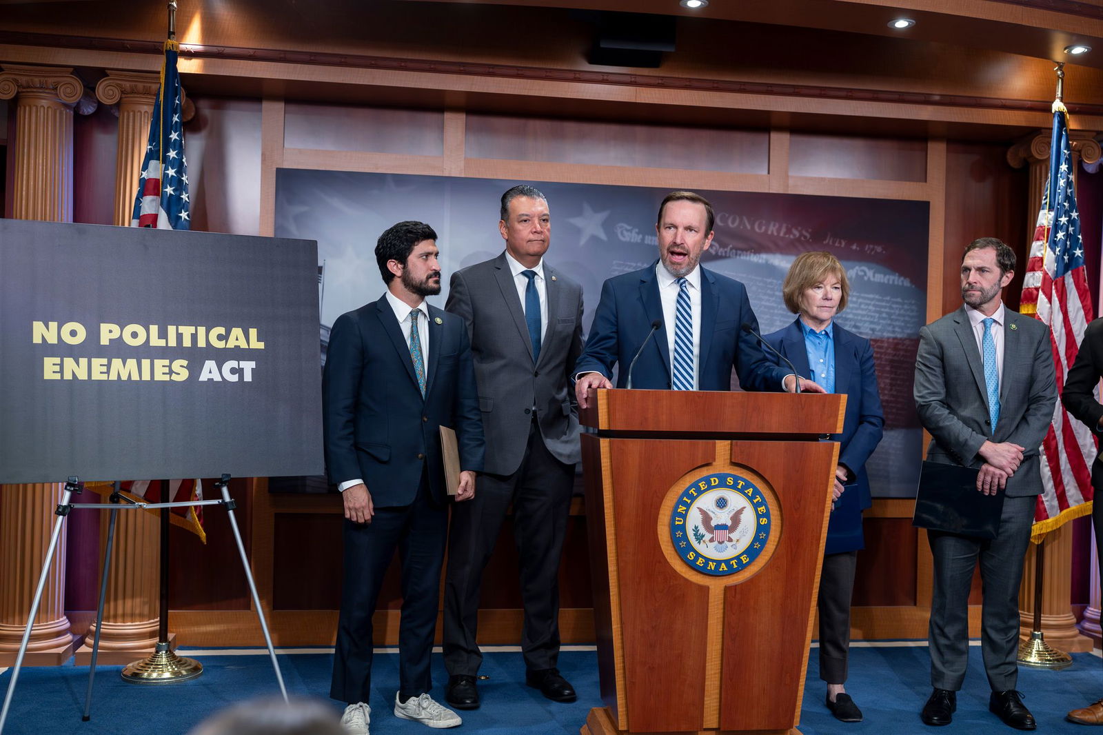 «Trump weist derzeit das Justizministerium an, Jagd auf seine politischen Feinde zu machen», sagt der demokratische Senator Chris Murphy. 