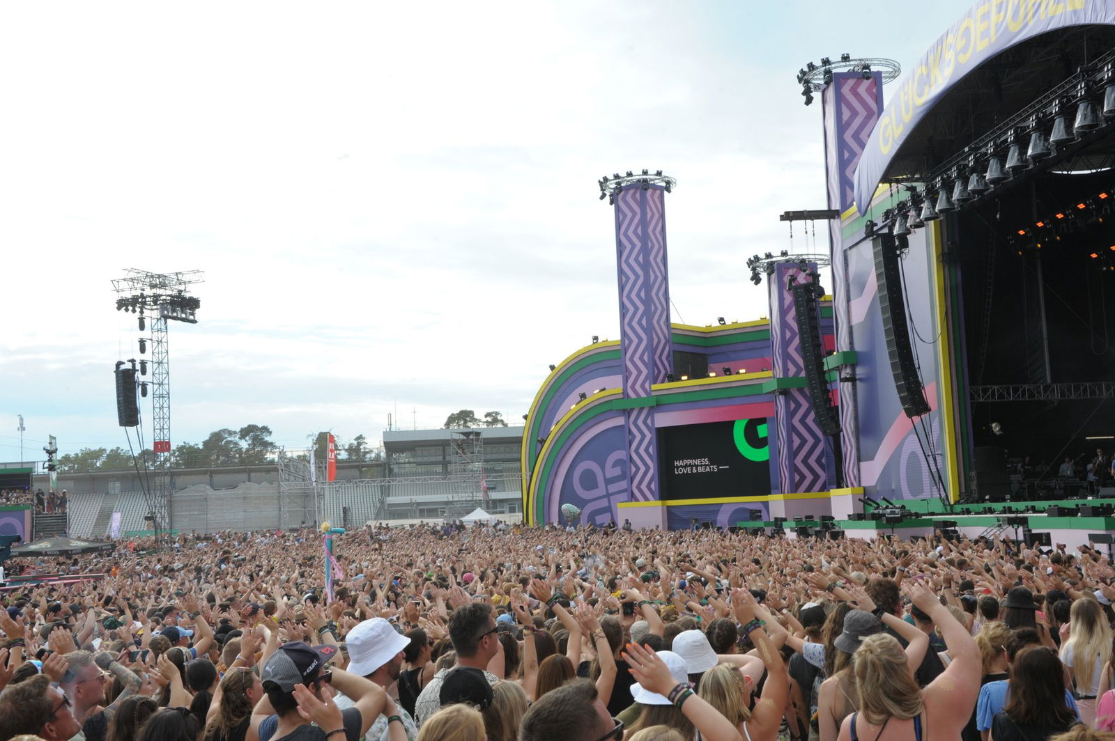 Rund 200.000 Besucher erwarten die Veranstalter, Ex-Fußballnationalspieler Lukas Podolski und der Musikmanager Markus Krampe, beim Glücksgefühle-Festival am Hockenheimring. (Archivbild)
