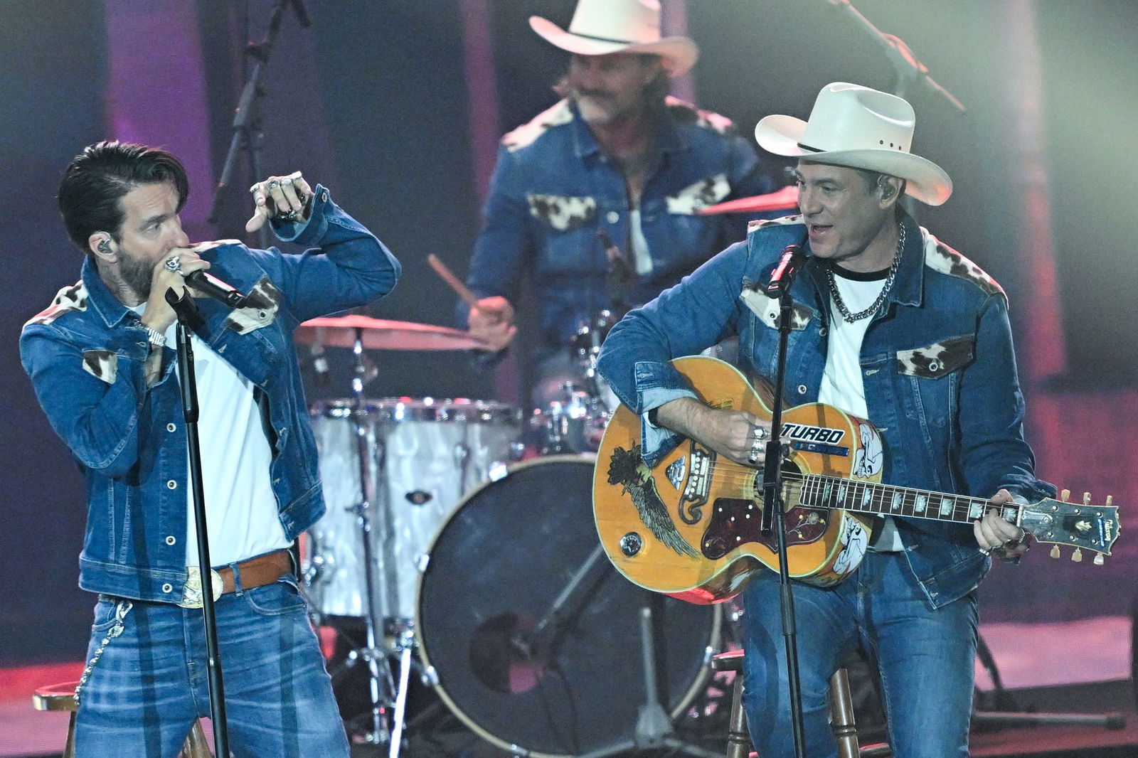 Die Bandmitglieder Alec Völkel und Sascha Vollmer von der Band BossHoss. (Archivbild)