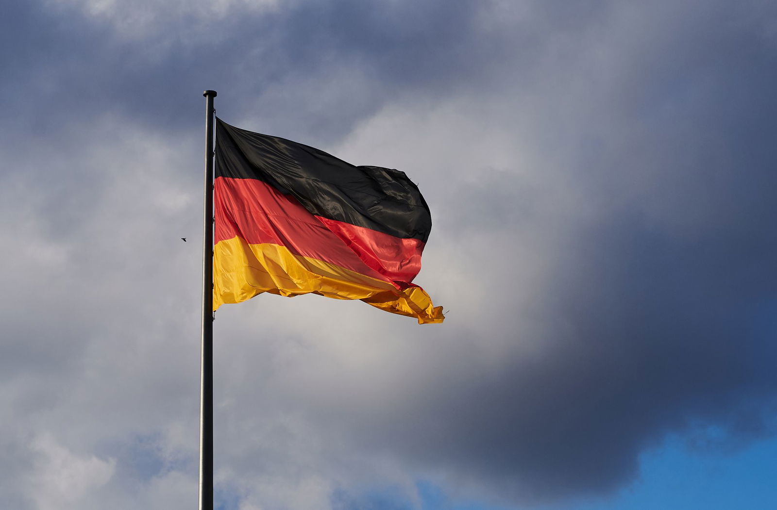 Mit dem Gemeinschaftsgefühl zwischen Ost- und Westdeutschland geht es einer Umfrage nach wieder abwärts. (Archivbild)