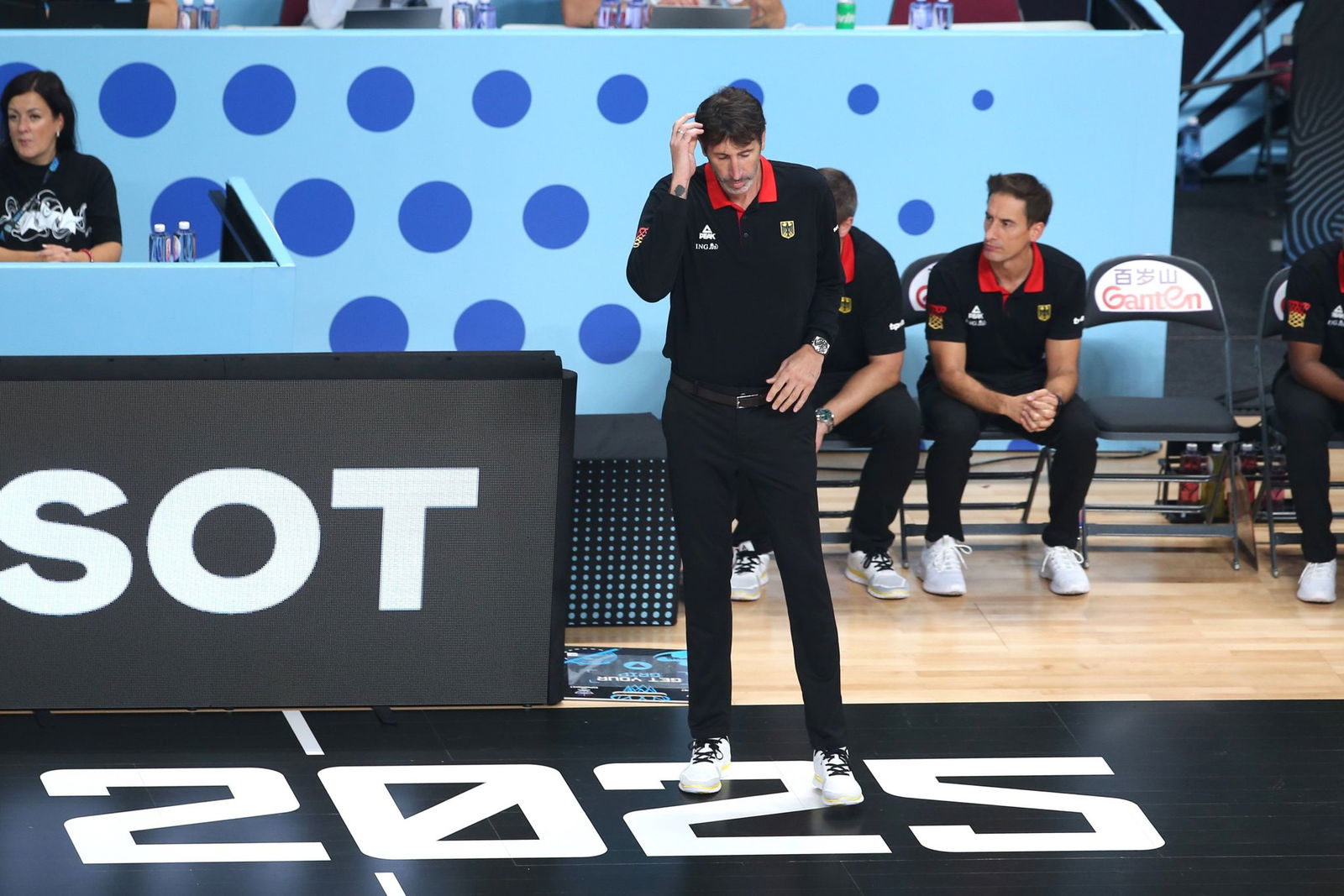 Bundestrainer Alex Mumbru ist zurück - doch ein paar Fragezeichen bleiben.