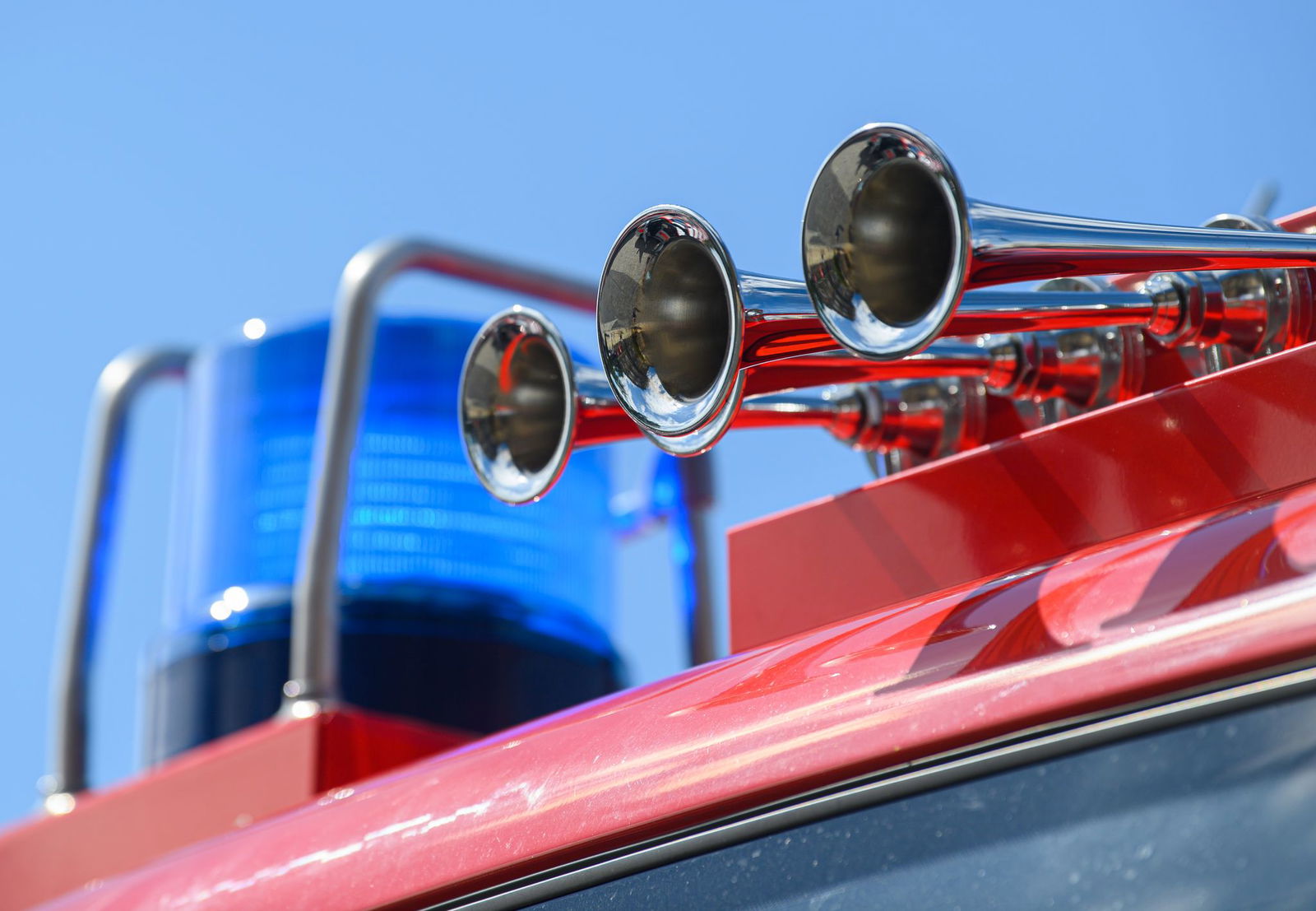 Bei Waldshut-Tiengen hat ein Bus gebrannt. (Symbolbild)